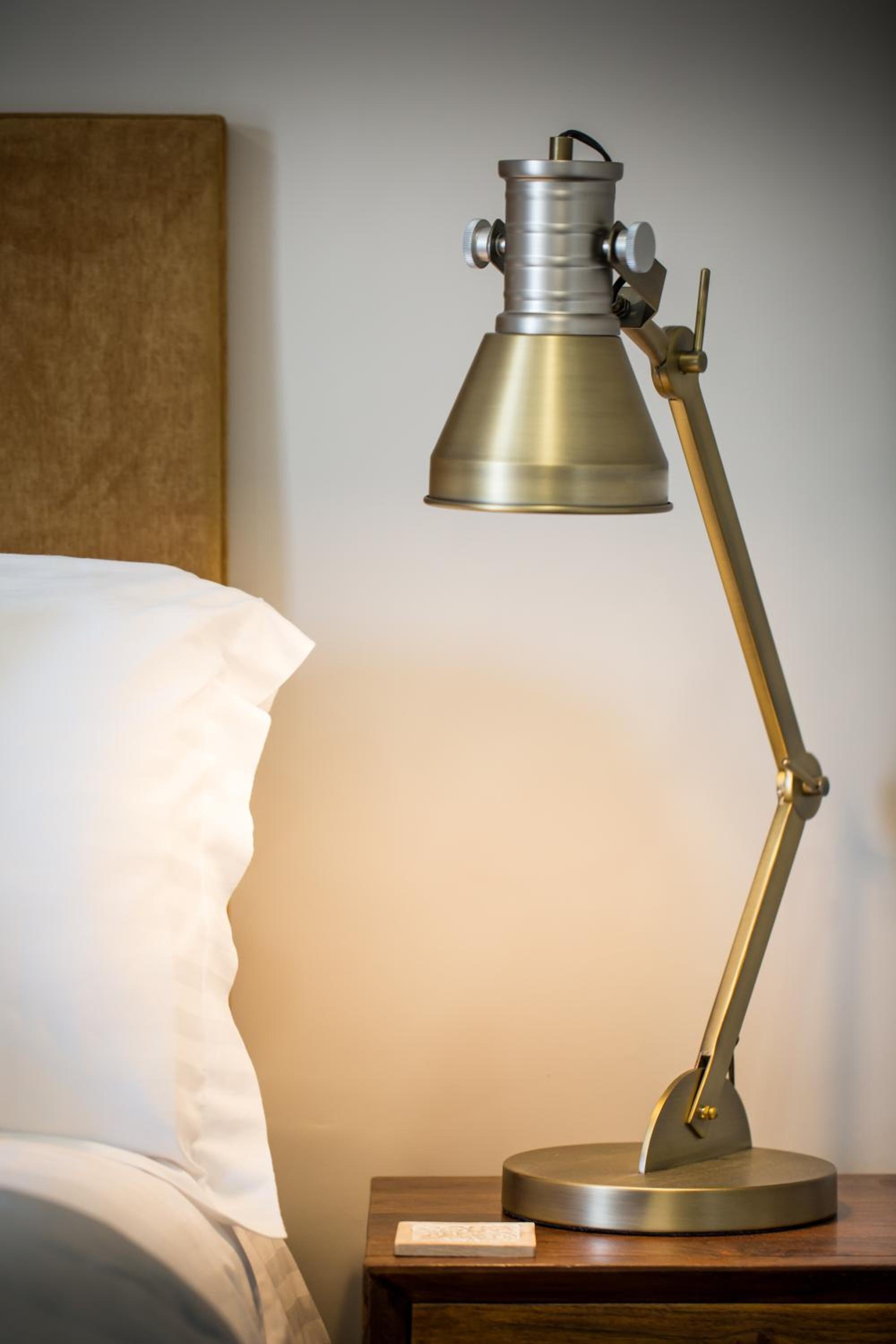 Darlington Arms by the airport - Free parking -Bar & Food
