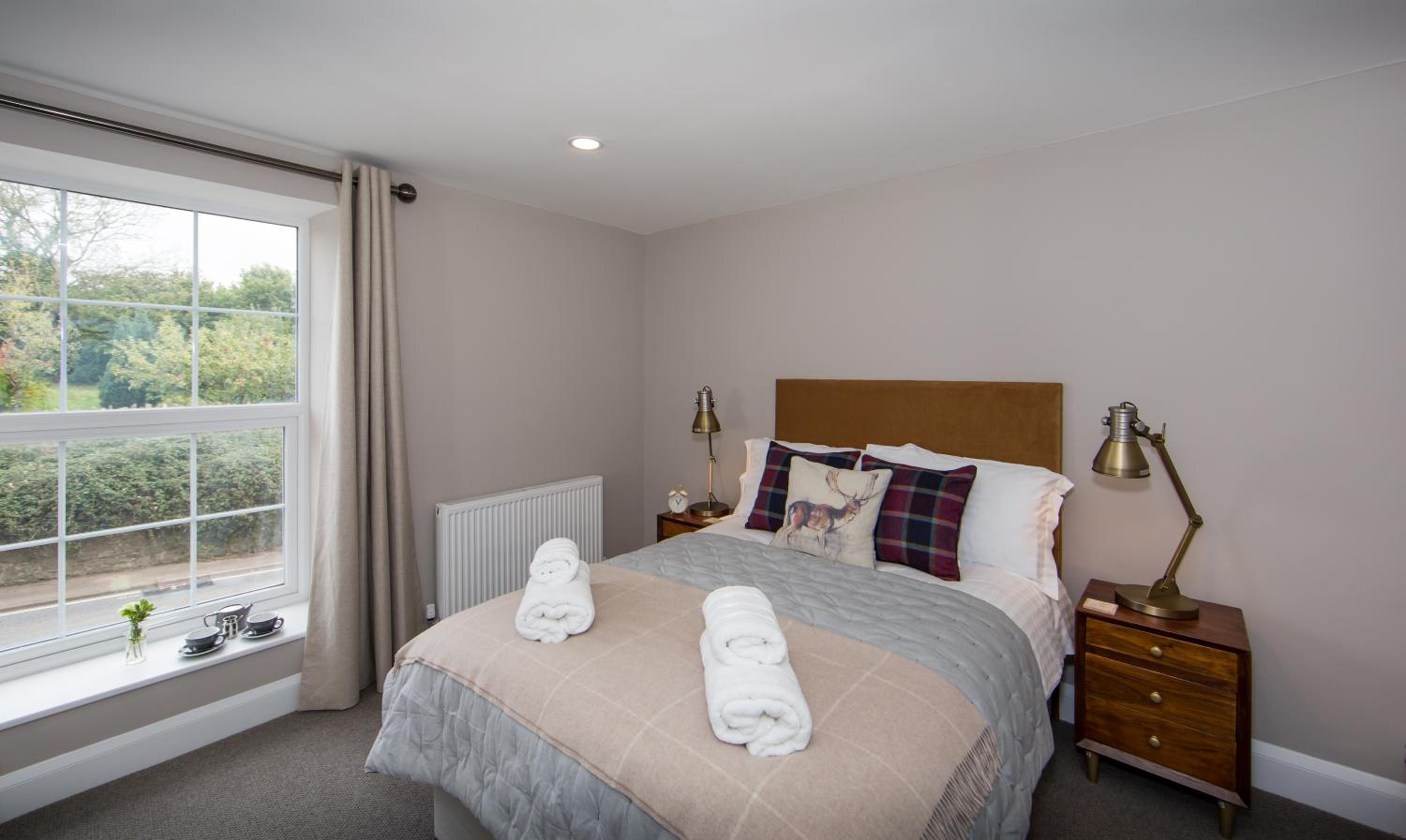 Darlington Arms by the airport - Free parking -Bar & Food