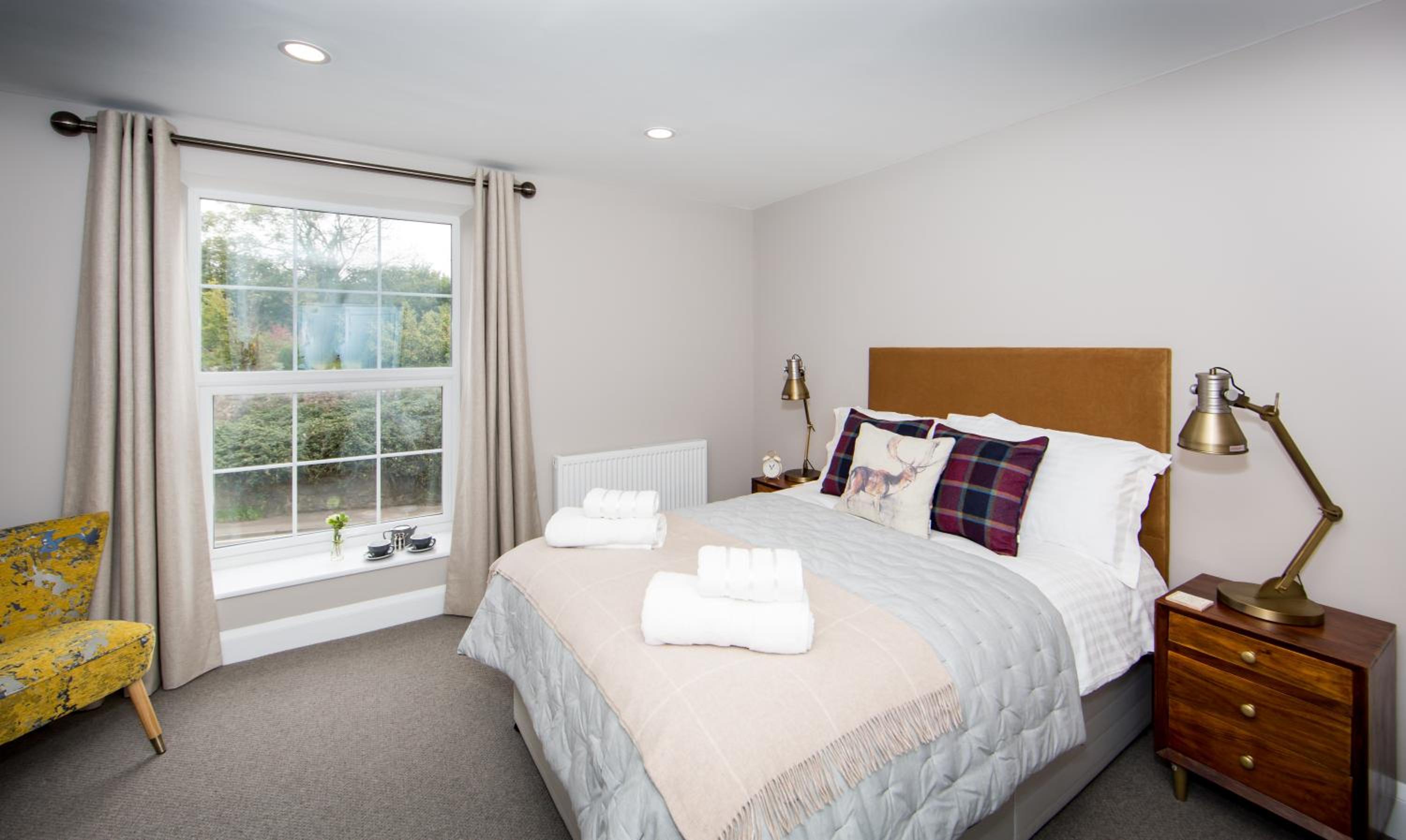 Darlington Arms by the airport - Free parking -Bar & Food