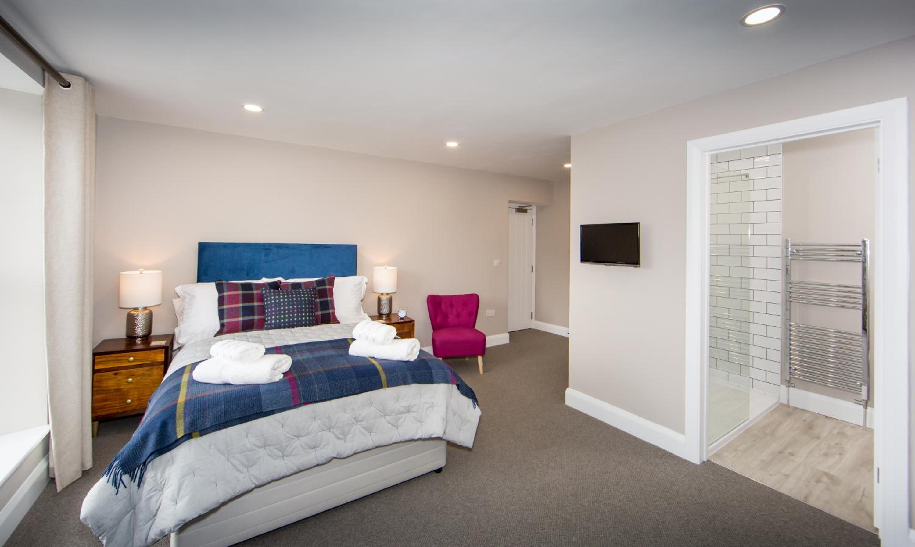 Darlington Arms by the airport - Free parking -Bar & Food