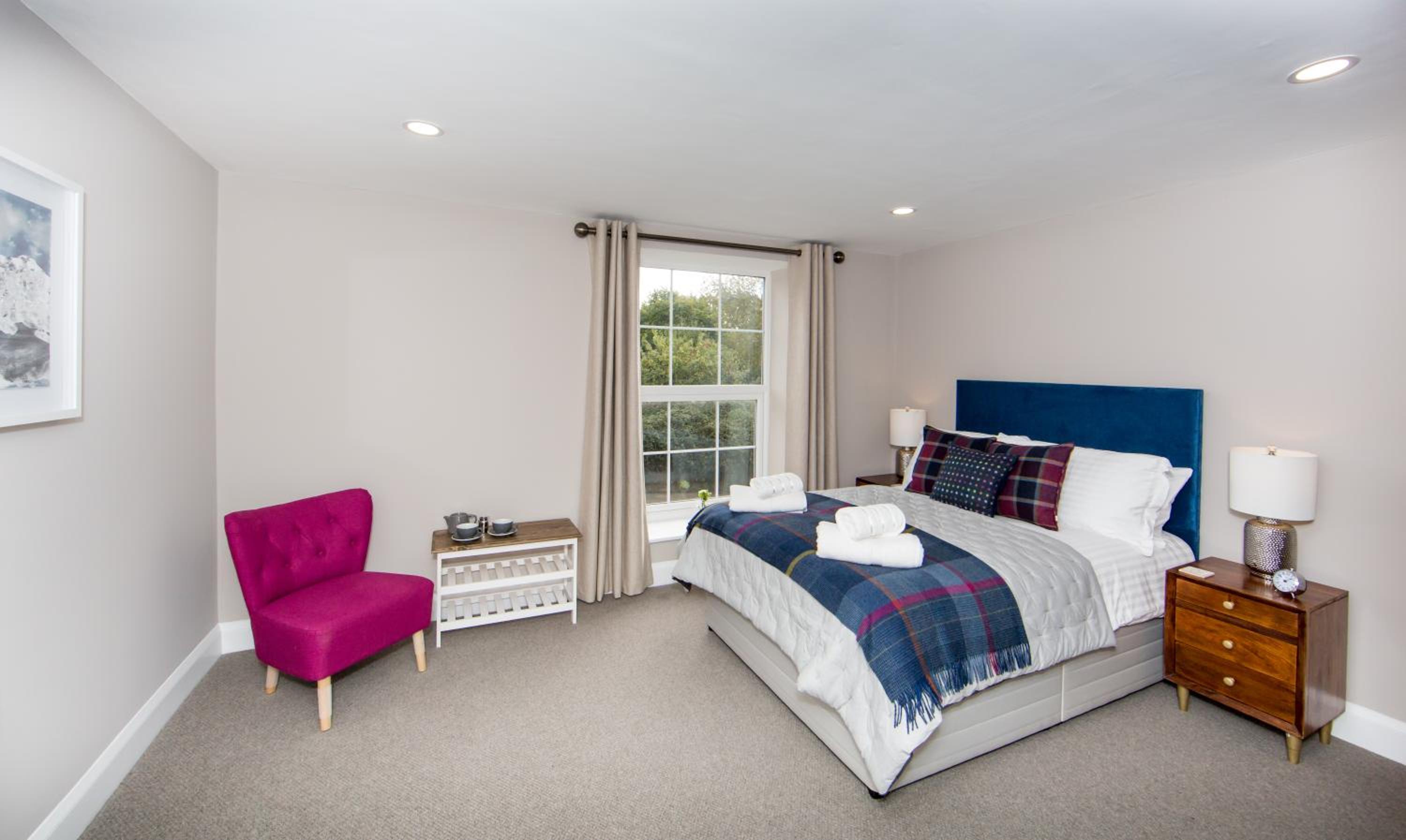 Darlington Arms by the airport - Free parking -Bar & Food