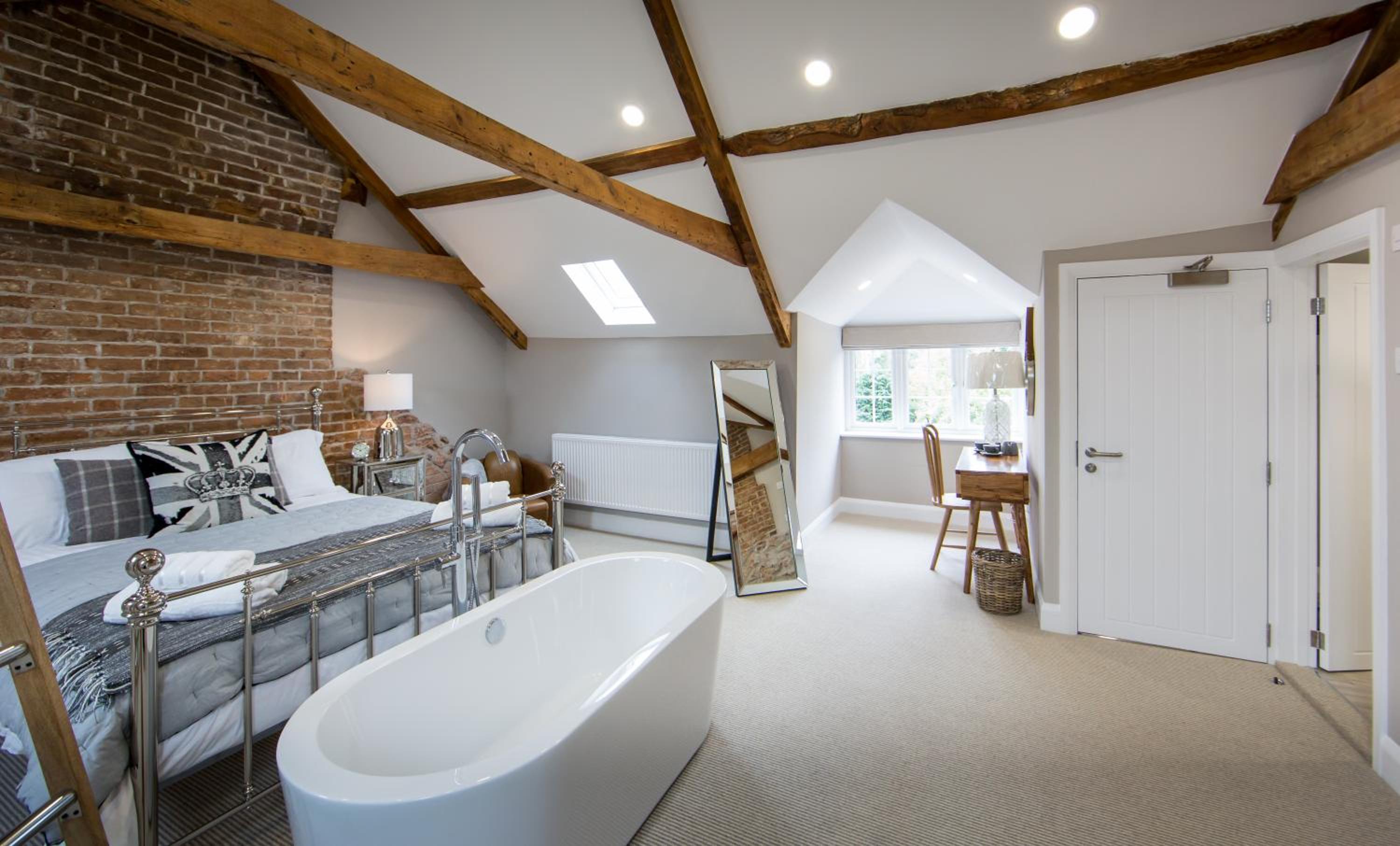 Darlington Arms by the airport - Free parking -Bar & Food