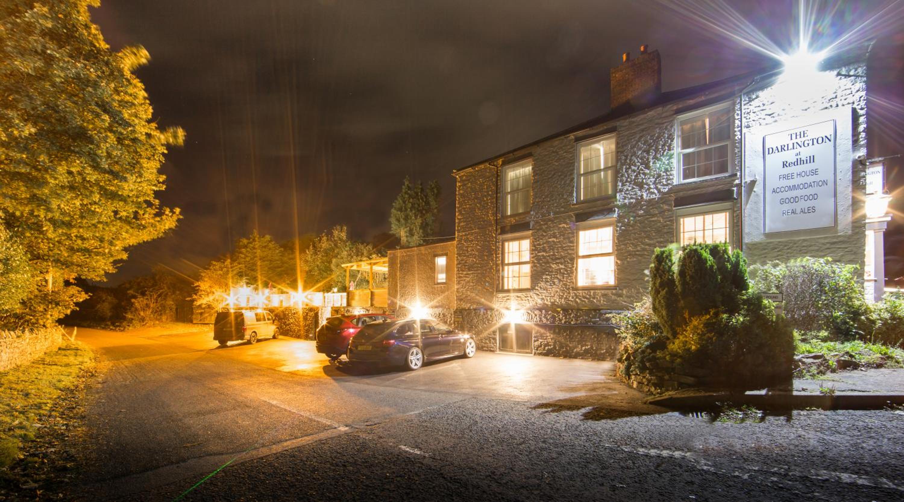 Darlington Arms by the airport - Free parking -Bar & Food