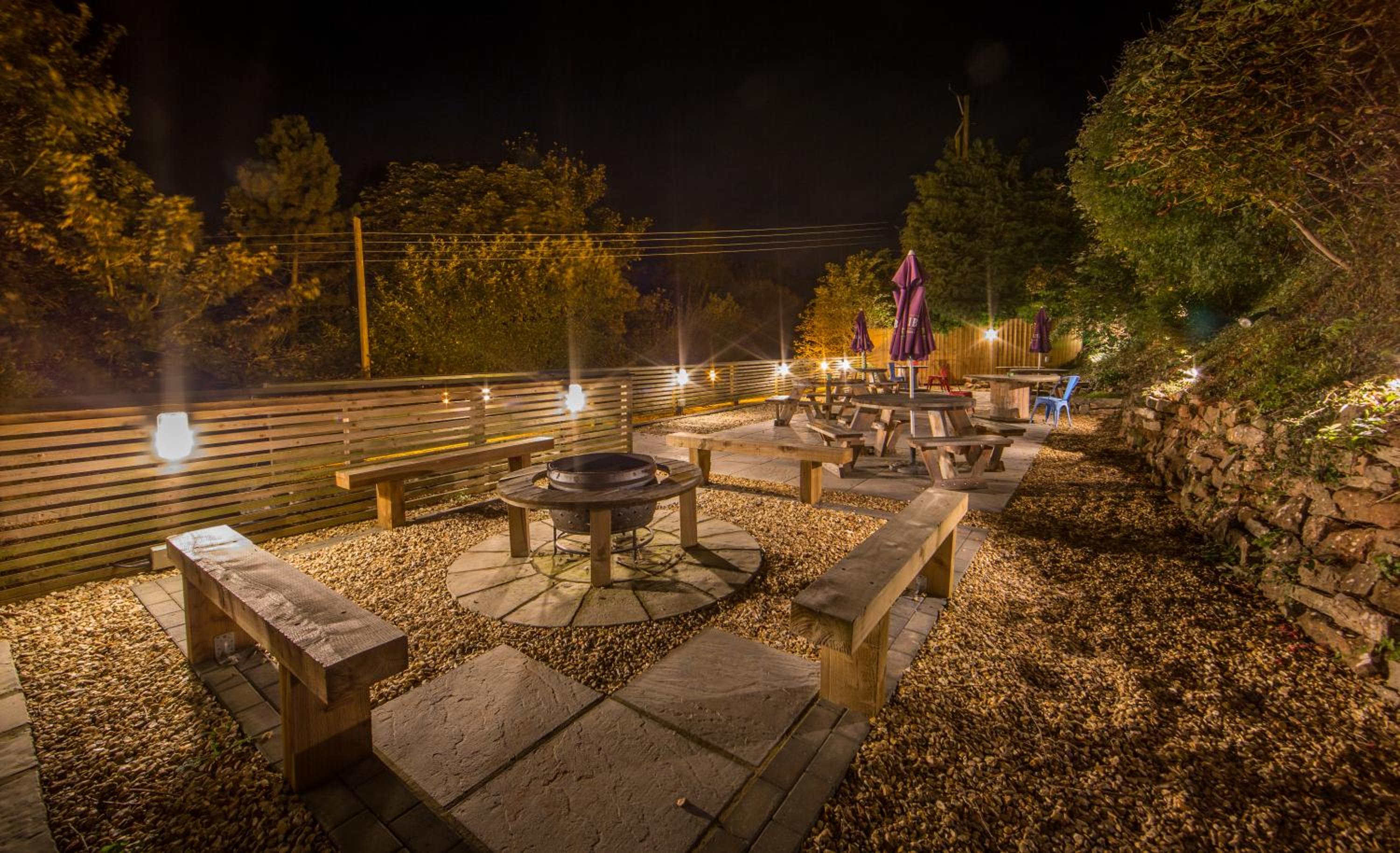 Darlington Arms by the airport - Free parking -Bar & Food