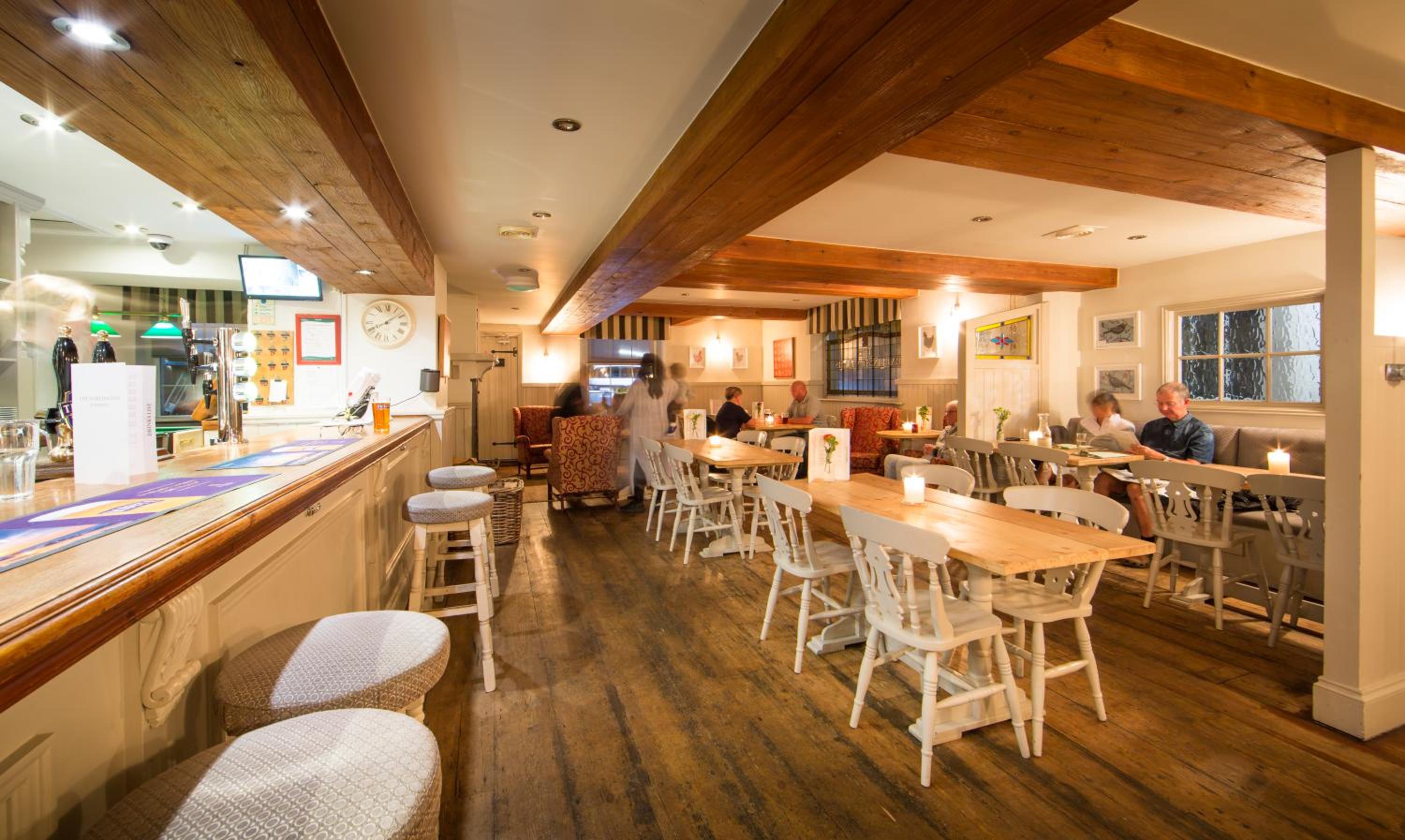 Darlington Arms by the airport - Free parking -Bar & Food