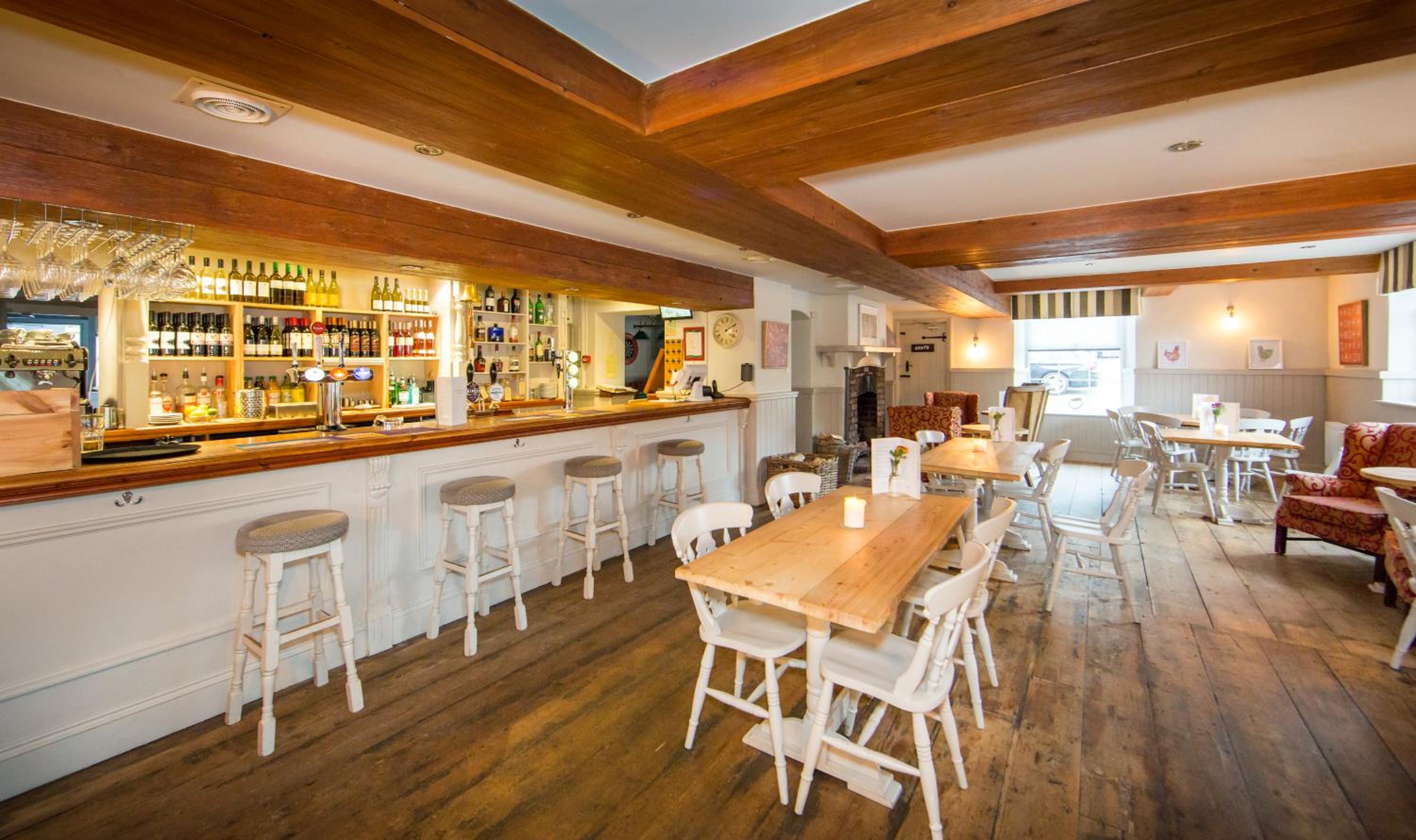 Darlington Arms by the airport - Free parking -Bar & Food