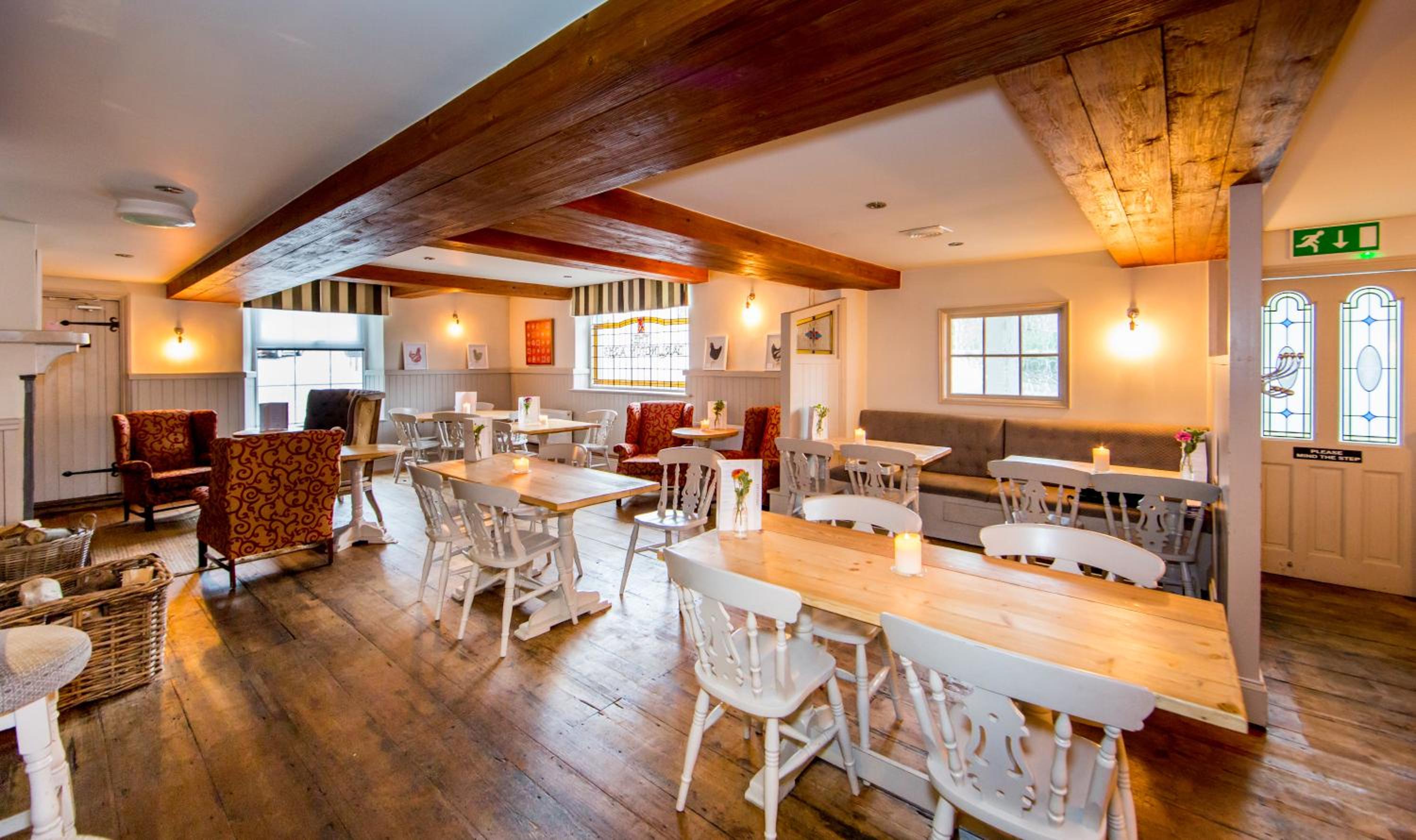 Darlington Arms by the airport - Free parking -Bar & Food