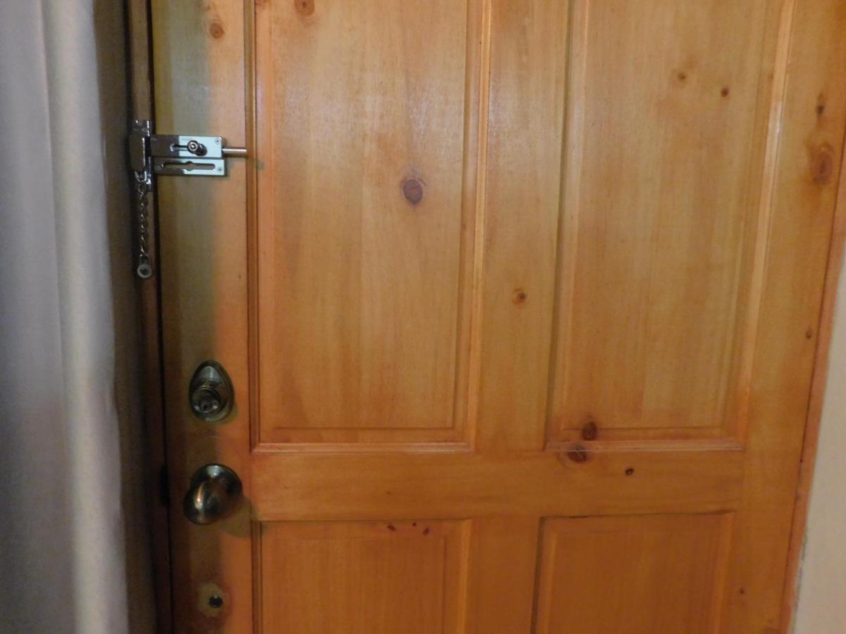 Modern Studio Loft Apt King Bed 10 min frm airport