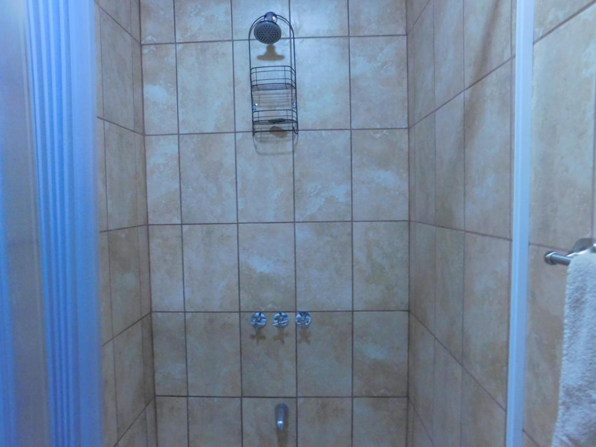 Modern Studio Loft Apt King Bed 10 min frm airport
