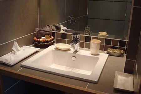 Maison Velvet view 4