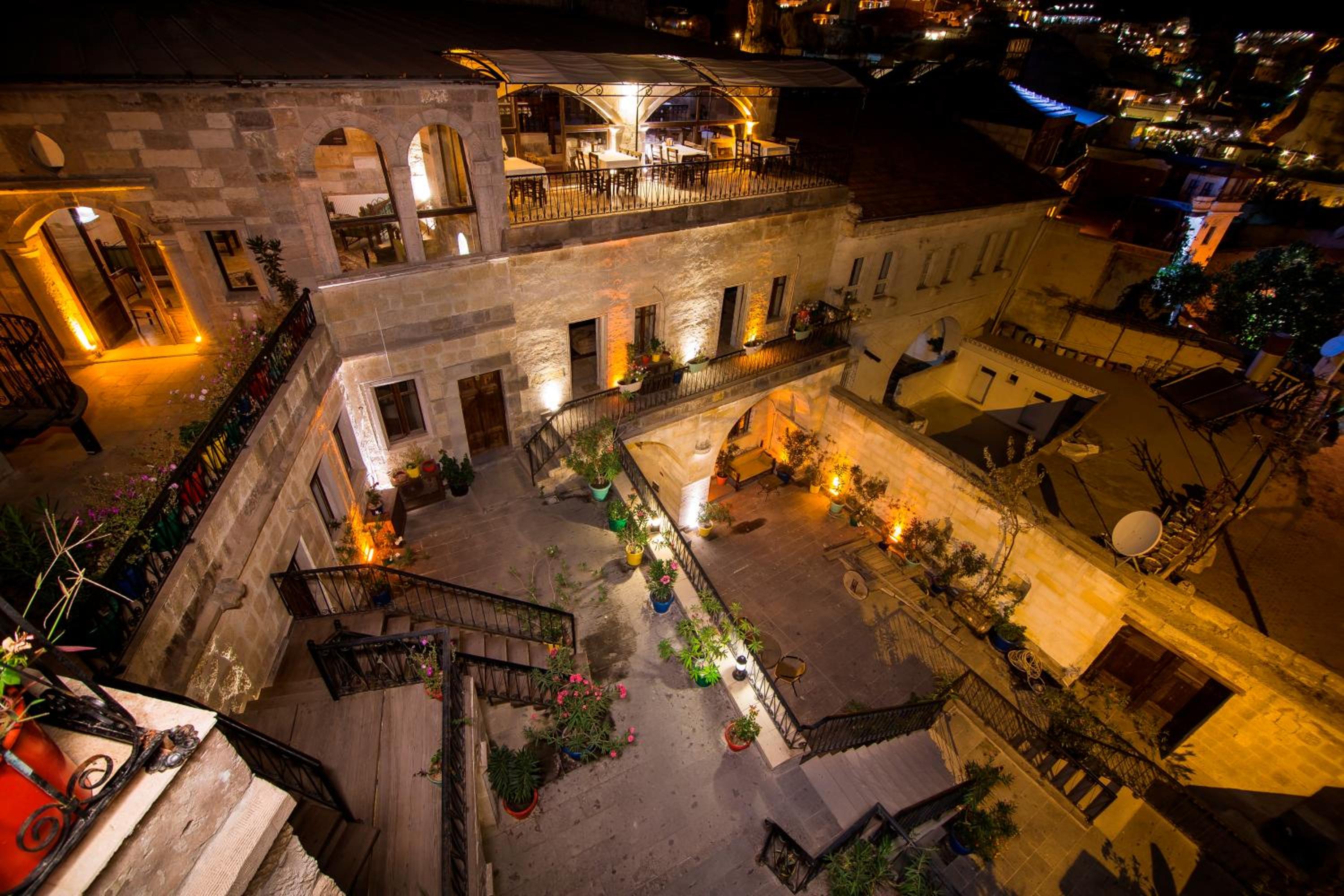 Elegance Cave Suites & Restaurant - Image 23