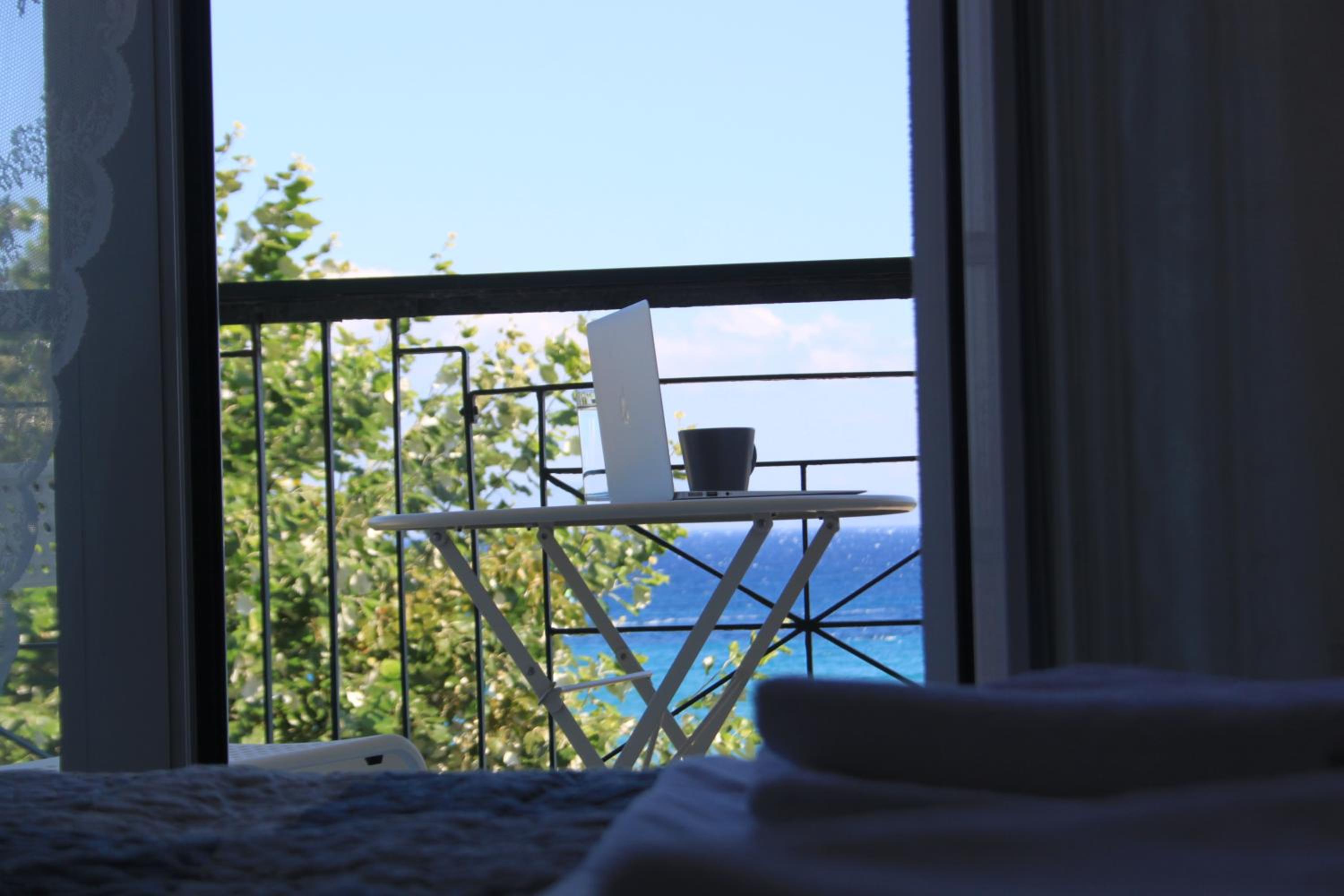 Penthouse & apartments by the Sea airport Airstay