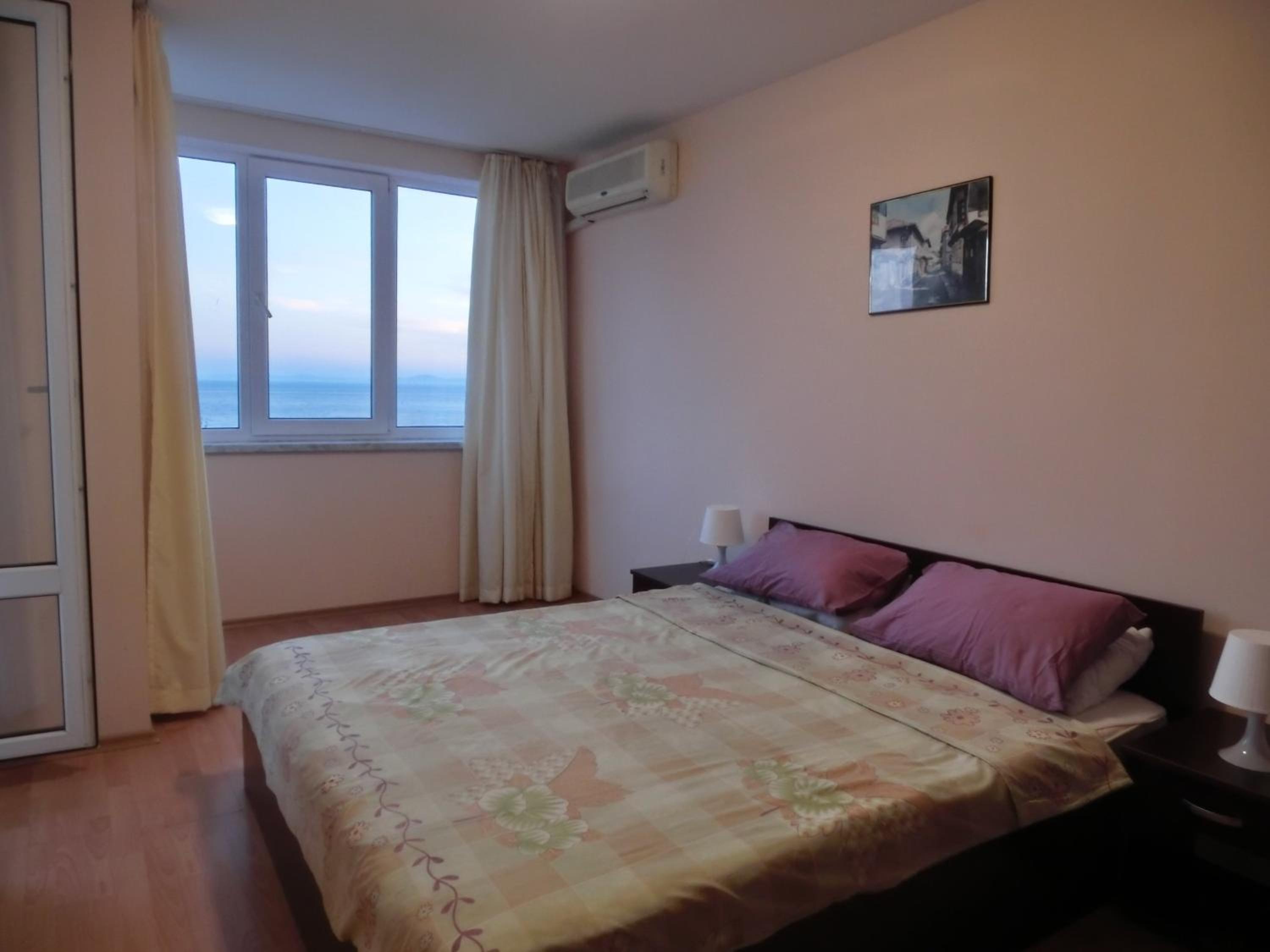 Sea View Crown apartment on complex with pools and beach, Sveti Vlas