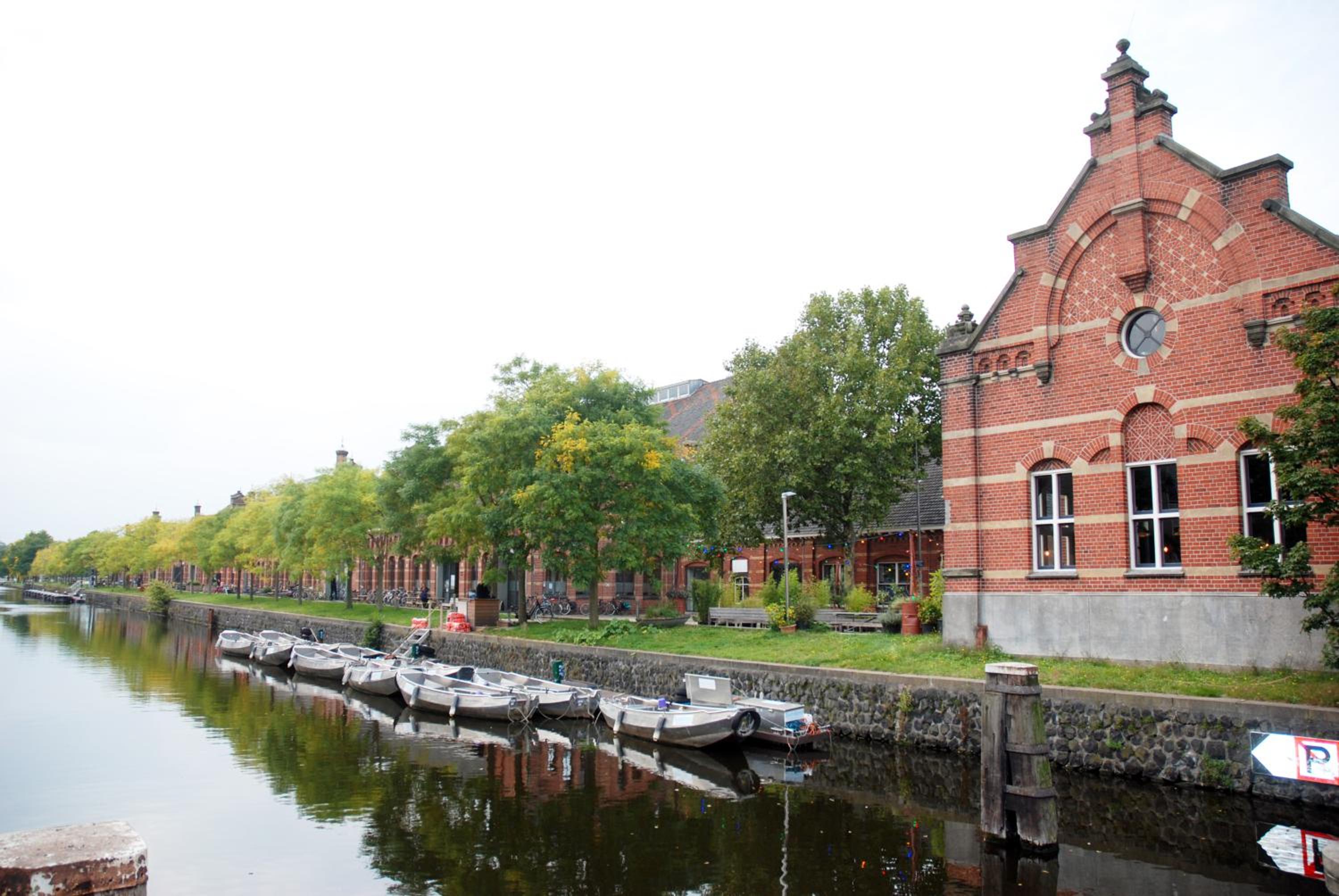 hip & stylish apartment in center, near trainstation, 15 min walk