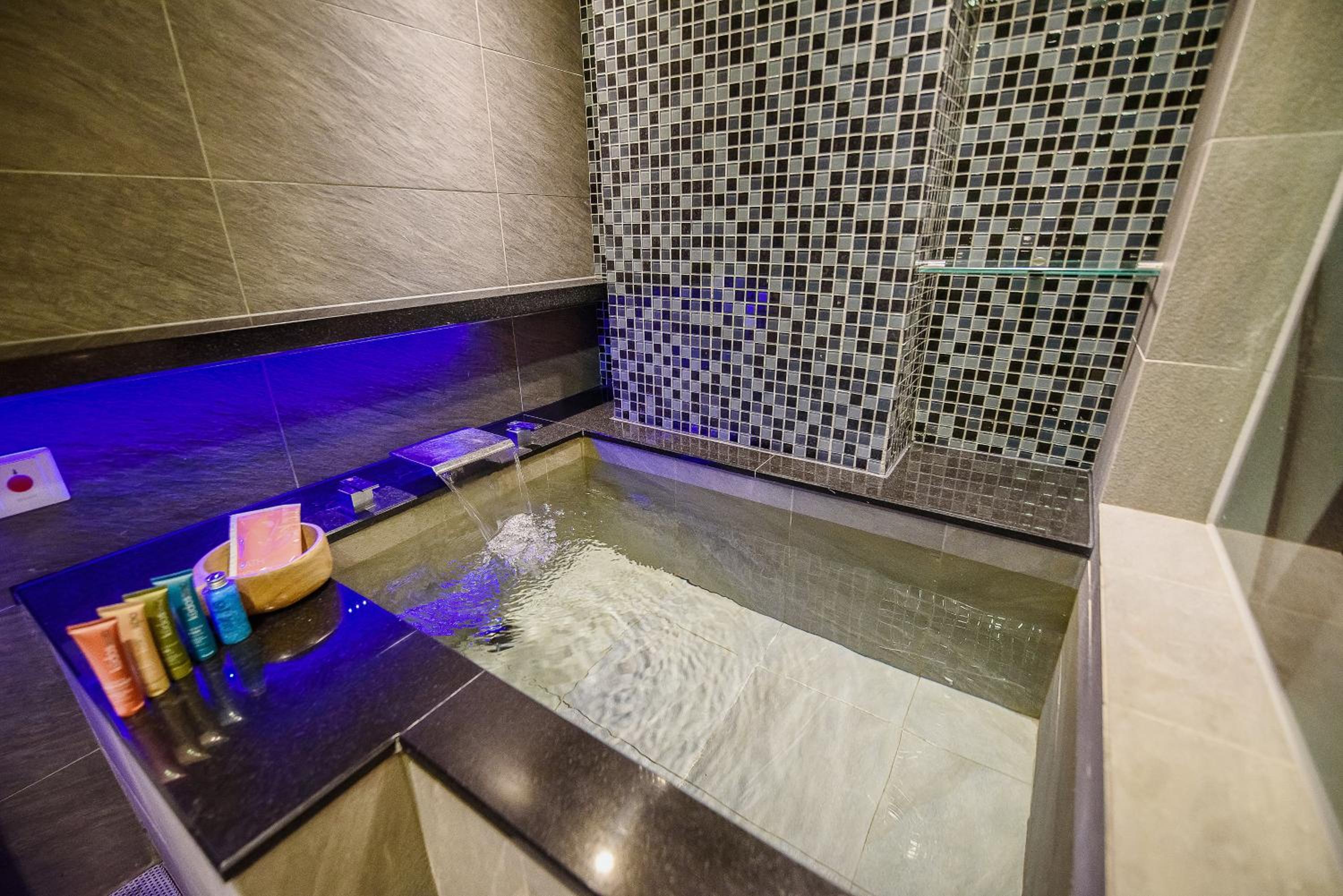 SIX FUKUN HOTEL