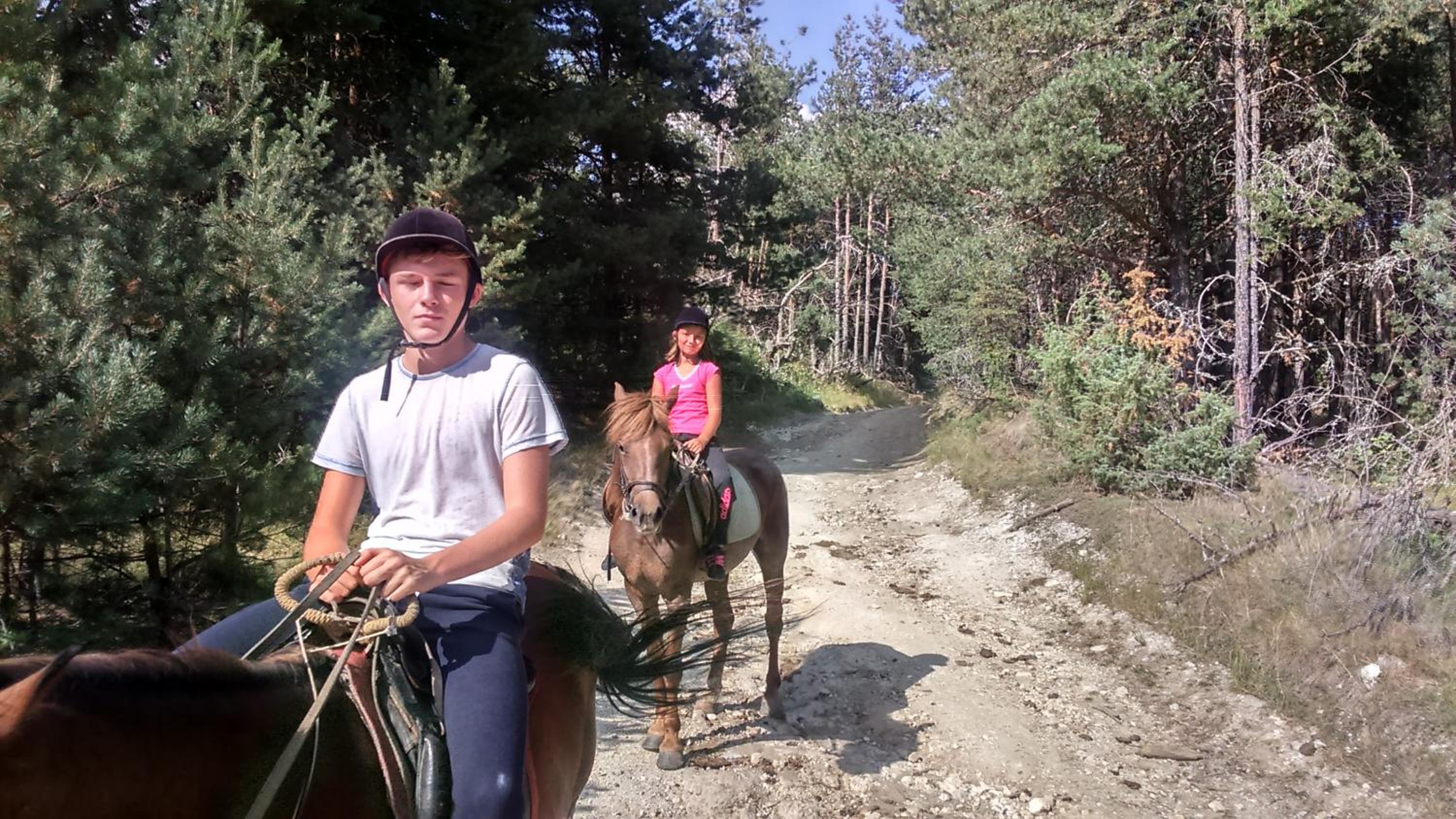 Dona Guest House - Horse Riding