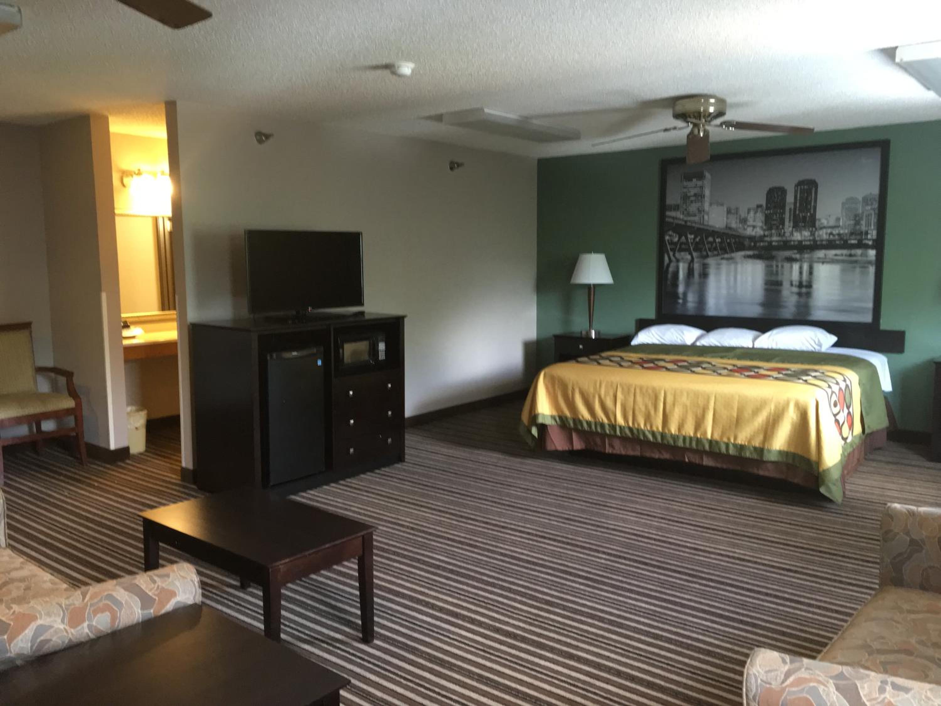 Super 8 by Wyndham Richmond Midlothian Turnpike - Property Image 7