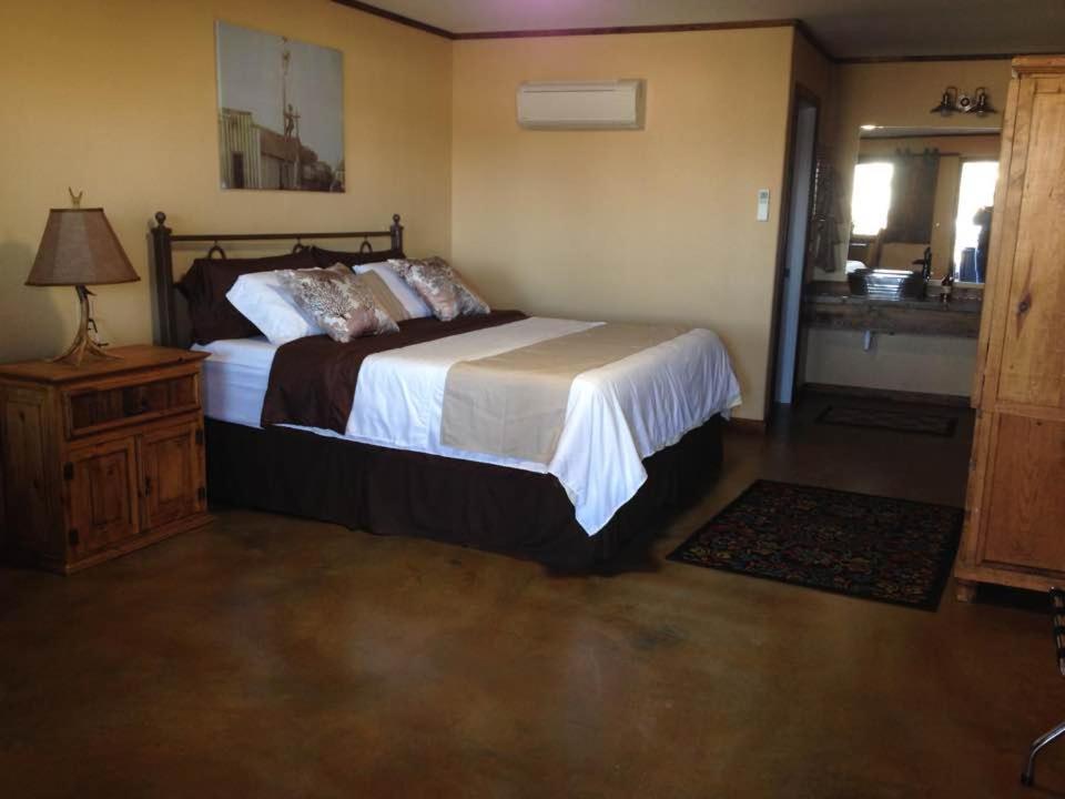 HH Creek Inn