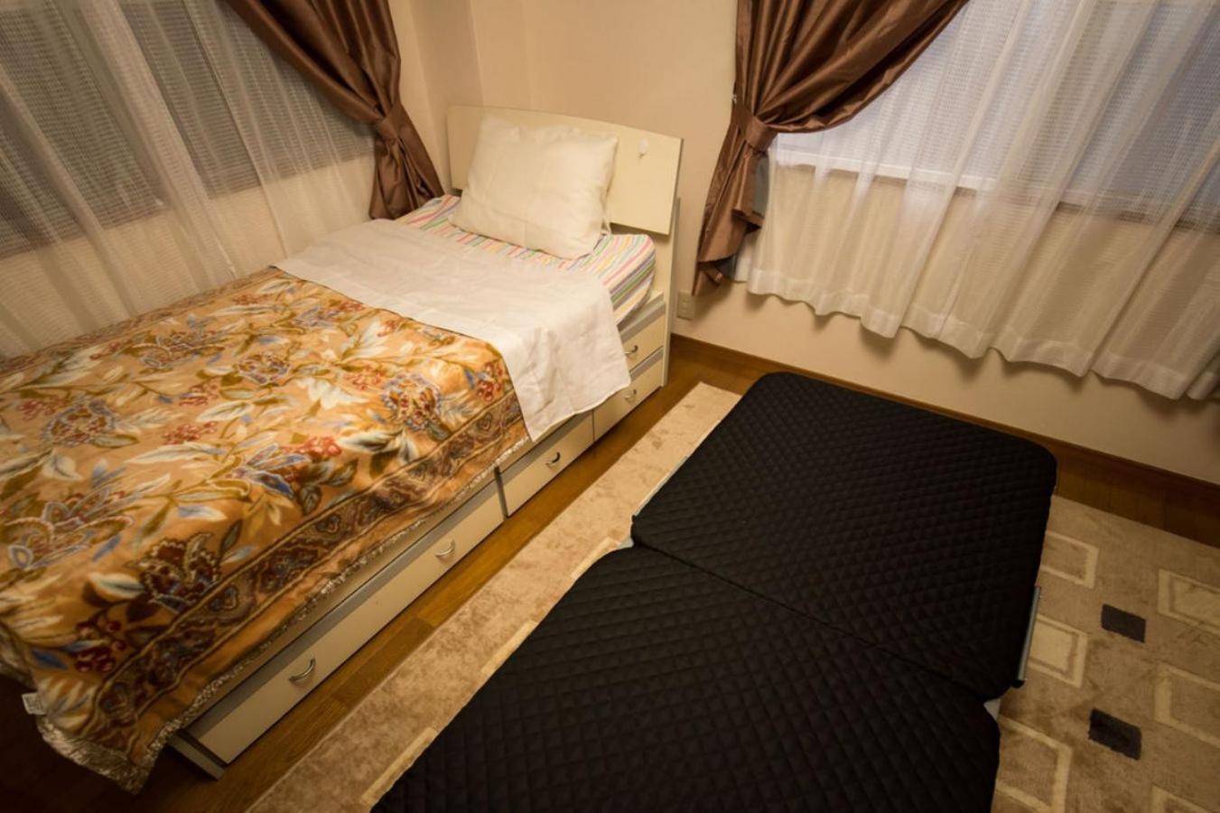 Shinjuku Apartment 103