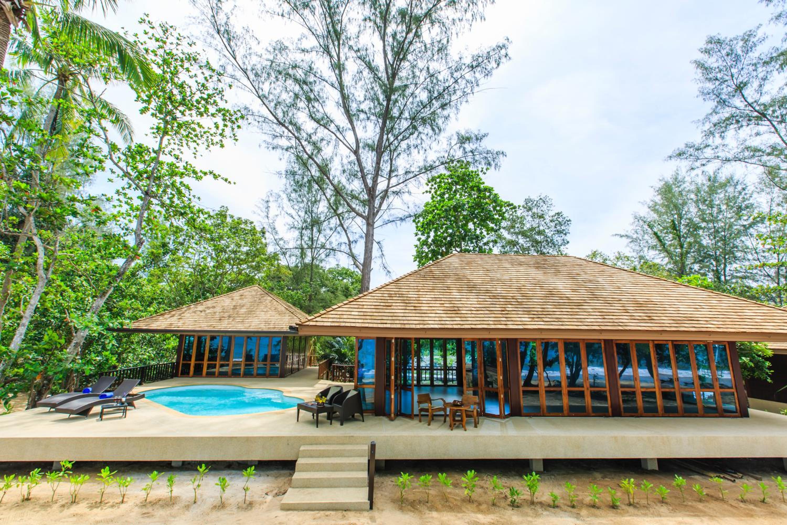 Koh Jum Beach Villas 