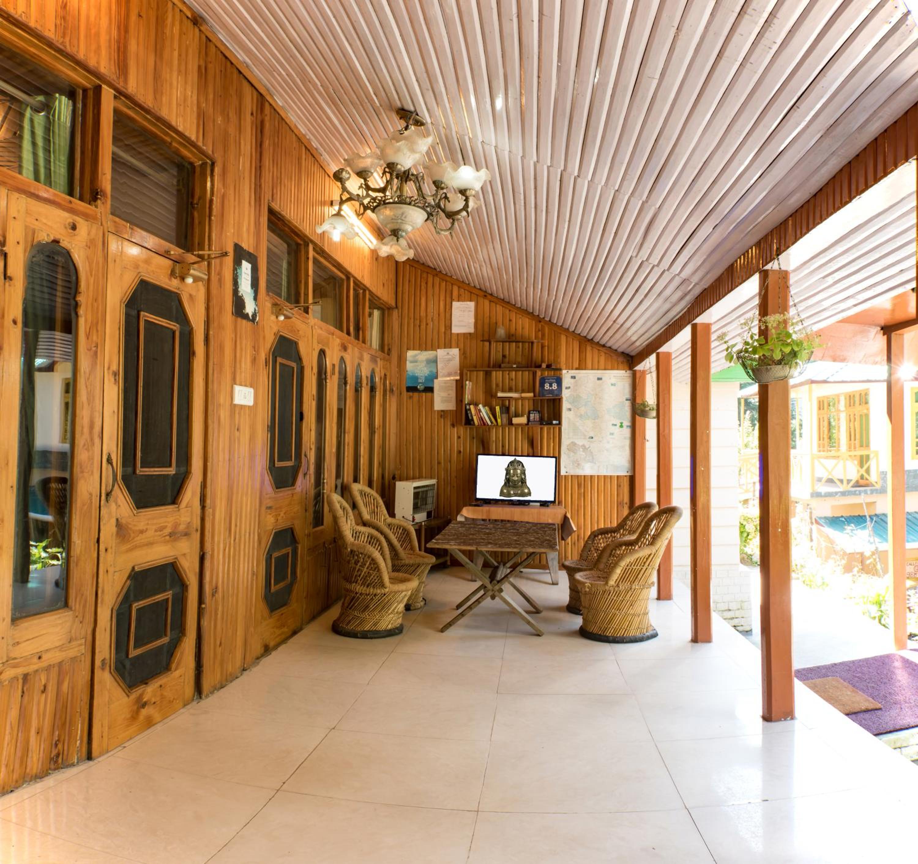 Parvati Kuteer riverside resort