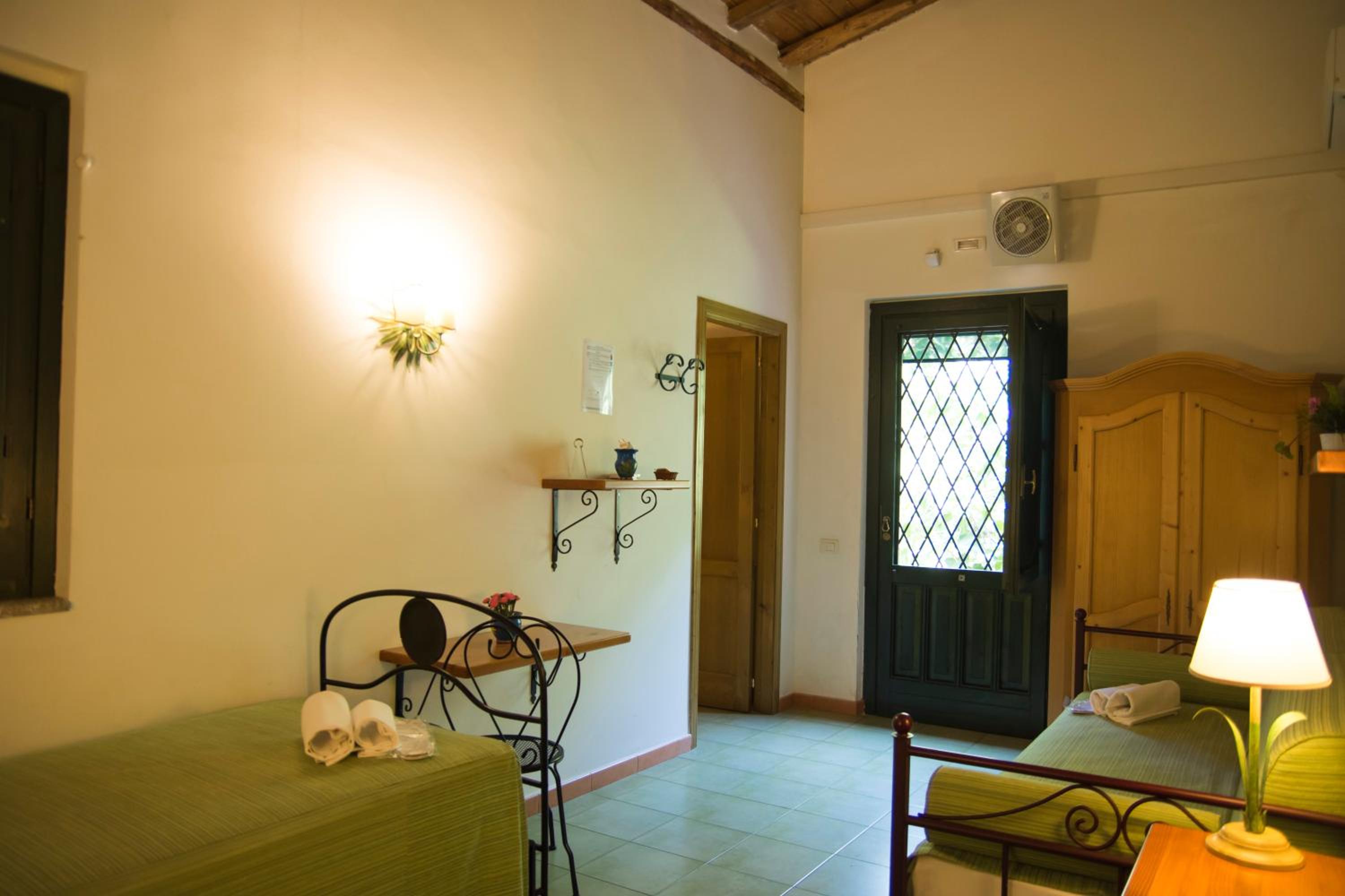 Antico Borgo Etneo Country Hotel