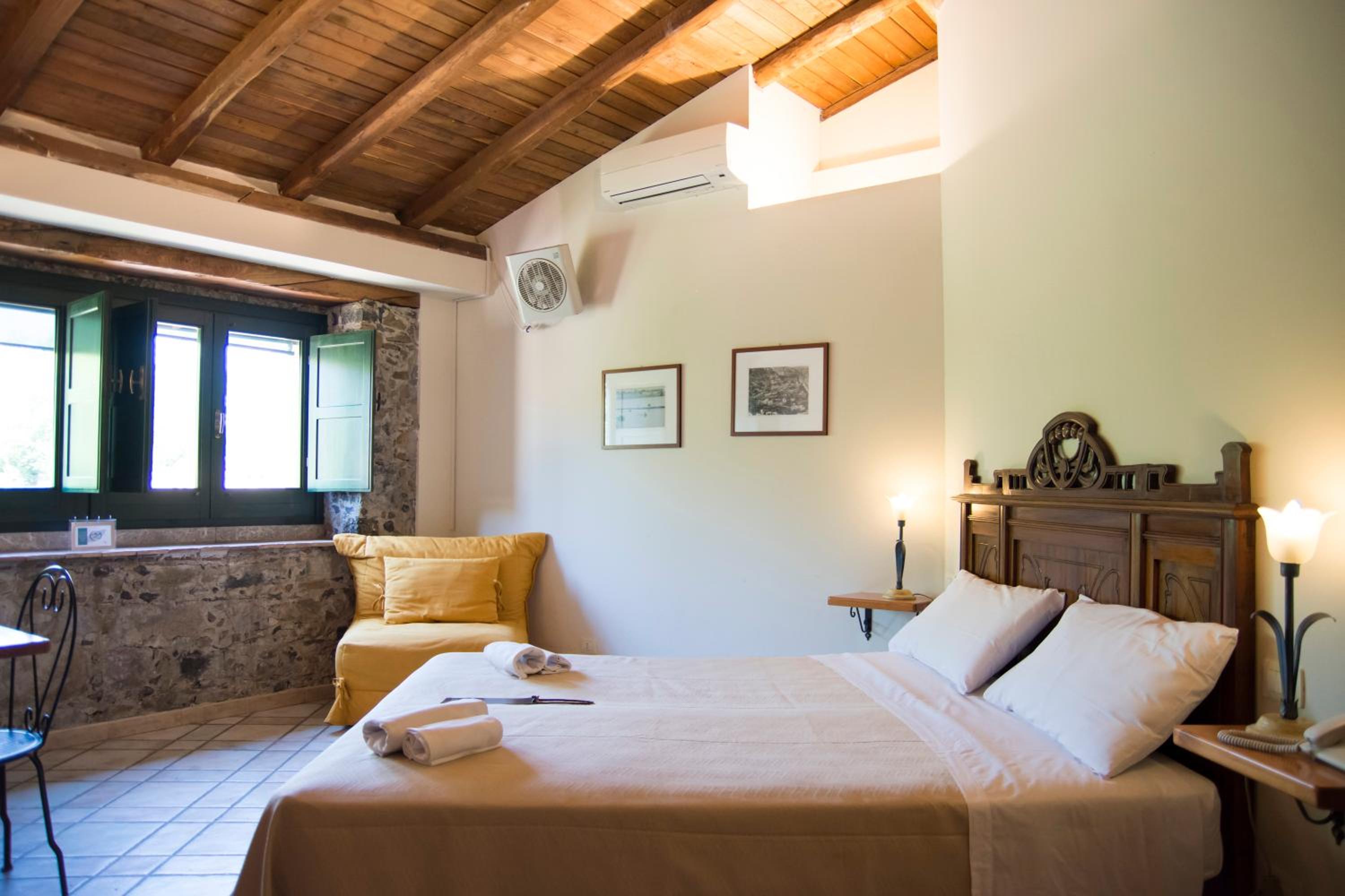 Antico Borgo Etneo Country Hotel