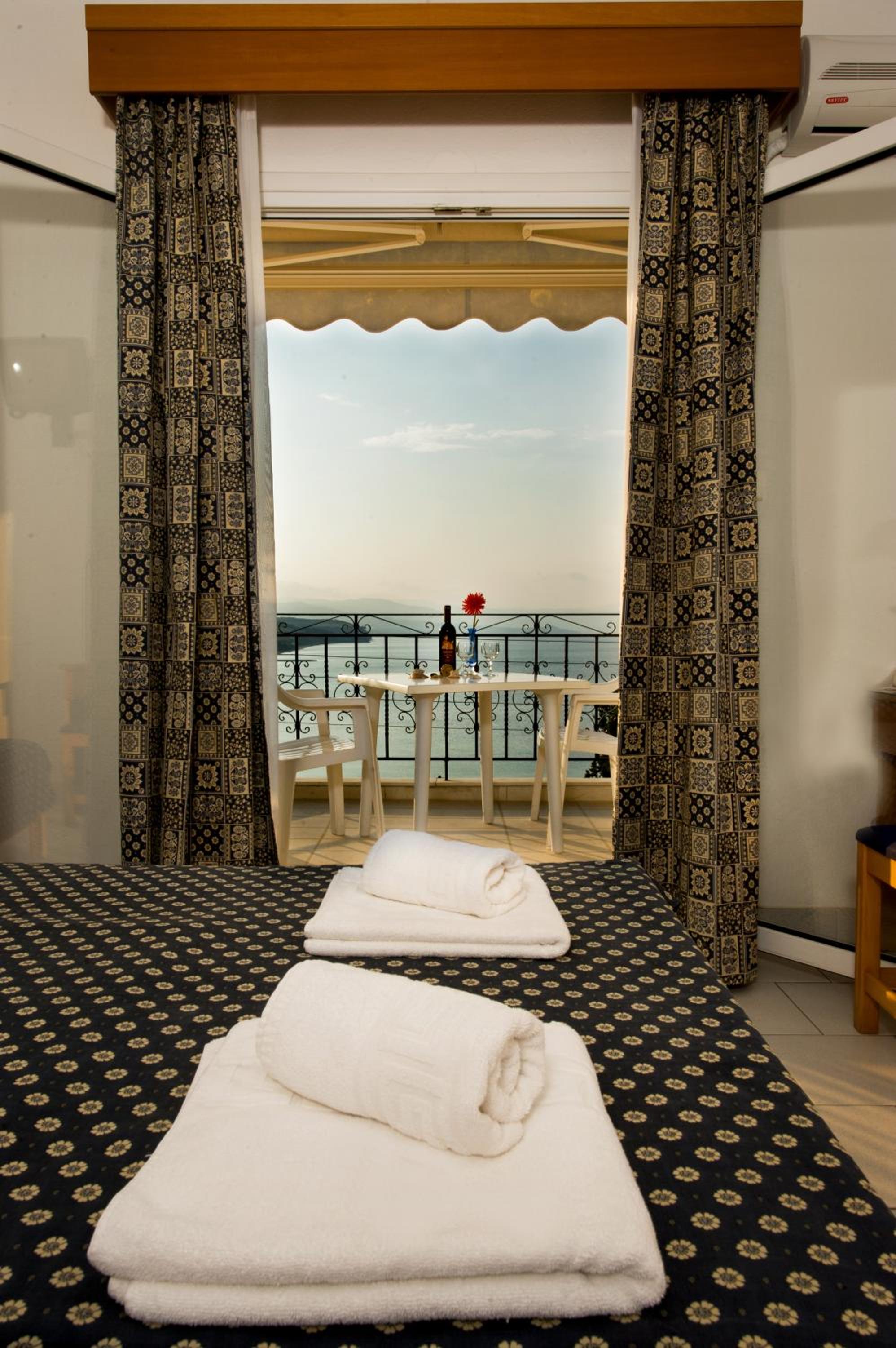 Lazaridis Luxury Studios & Apartments
