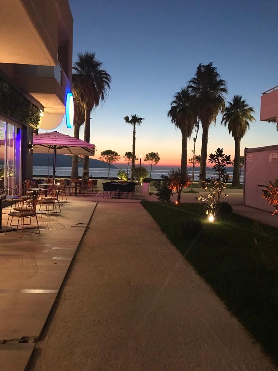 Lucky Lux Apartment photo 3