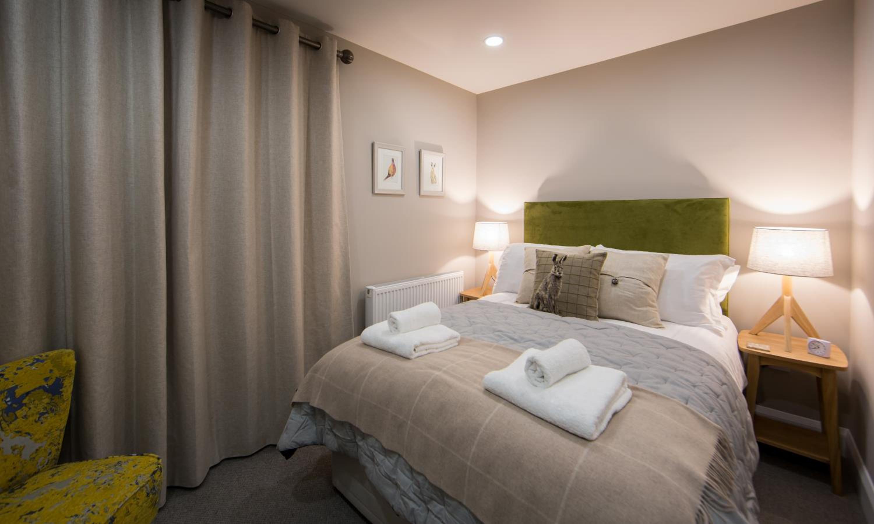 Darlington Arms by the airport - Free parking -Bar & Food