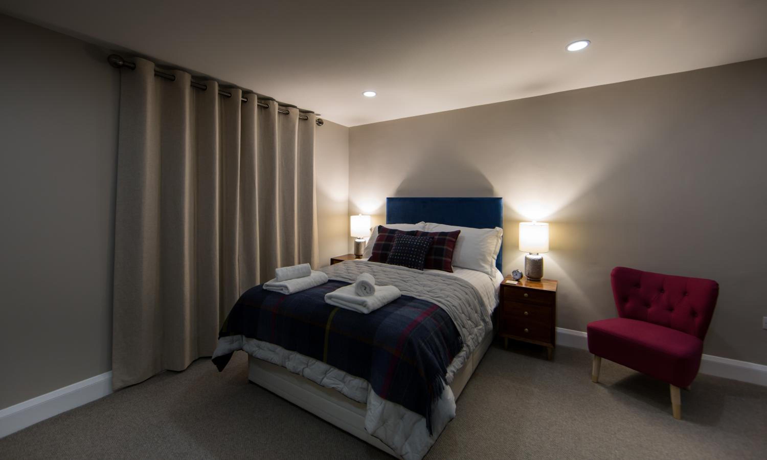 Darlington Arms by the airport - Free parking -Bar & Food
