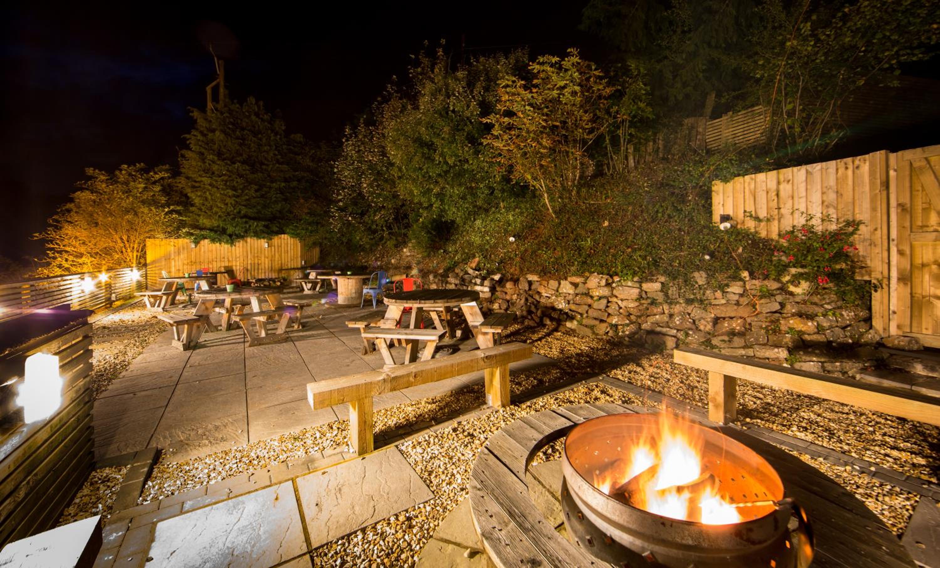 Darlington Arms by the airport - Free parking -Bar & Food