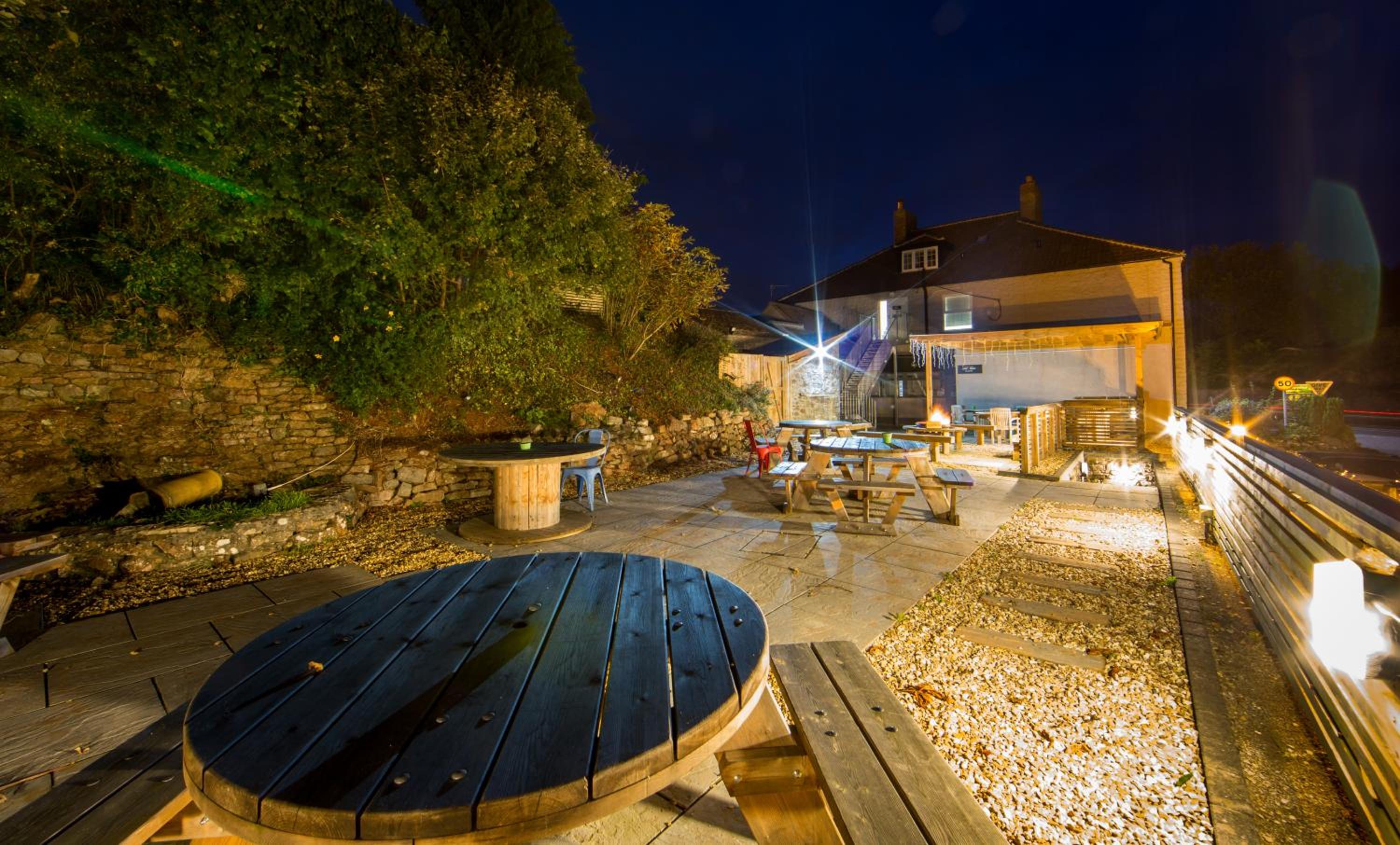 Darlington Arms by the airport - Free parking -Bar & Food