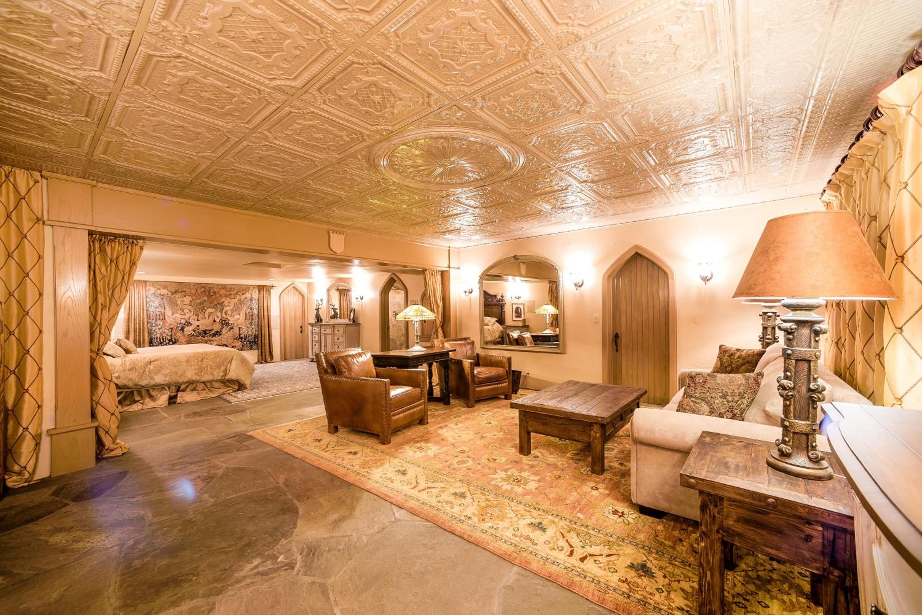 HIGHLANDS CASTLE overlooking Lake George plus 2 other CASTLES & SUITES