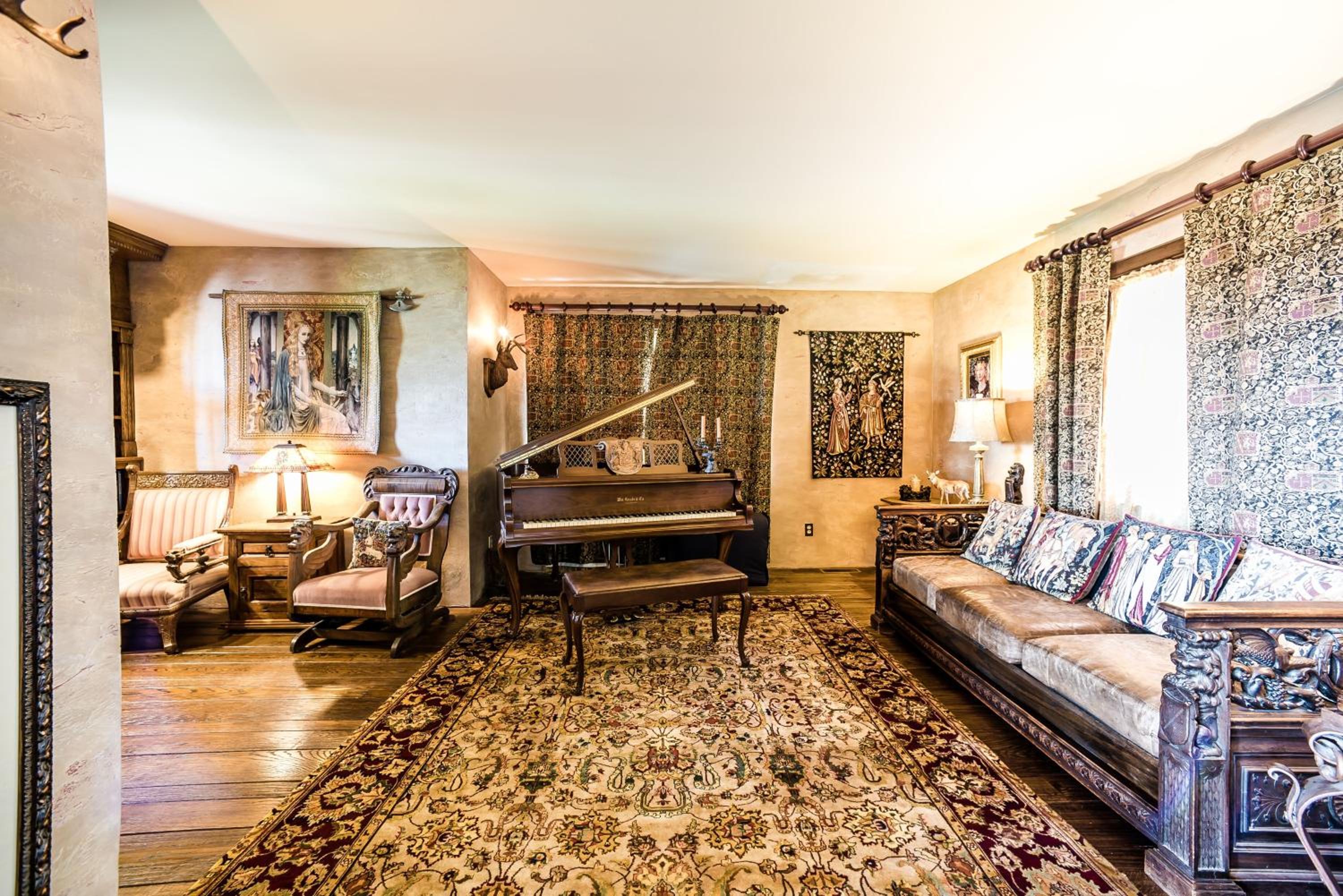 HIGHLANDS CASTLE overlooking Lake George plus 2 other CASTLES & SUITES