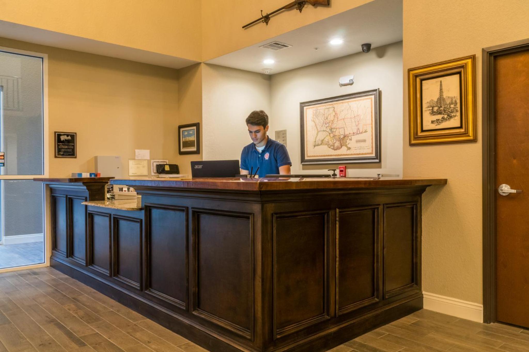 Heritage Place Hotel and Suites
