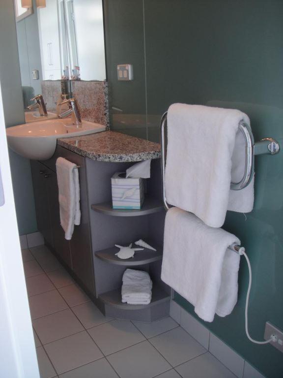 Oneroa Bay Villas view 4