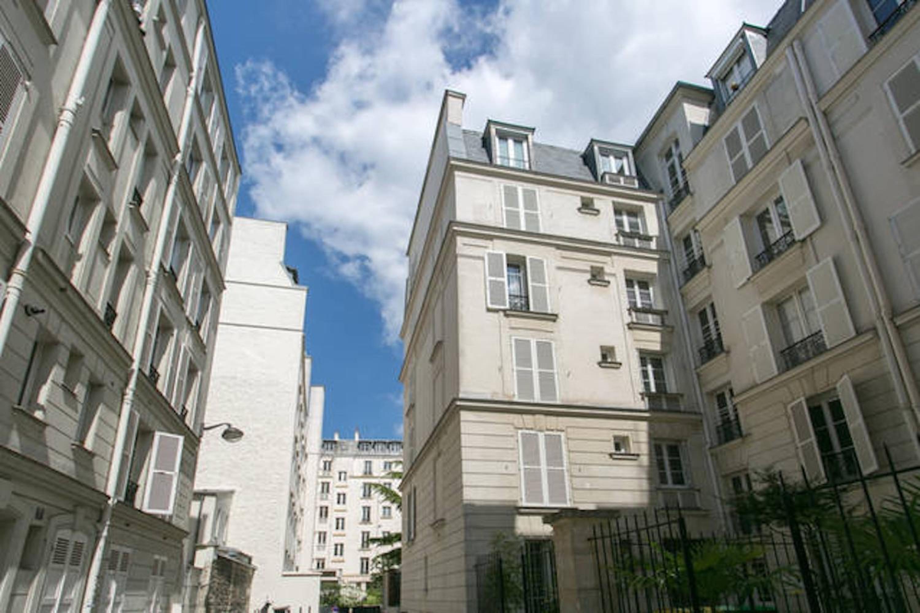 Longchamp Apartment