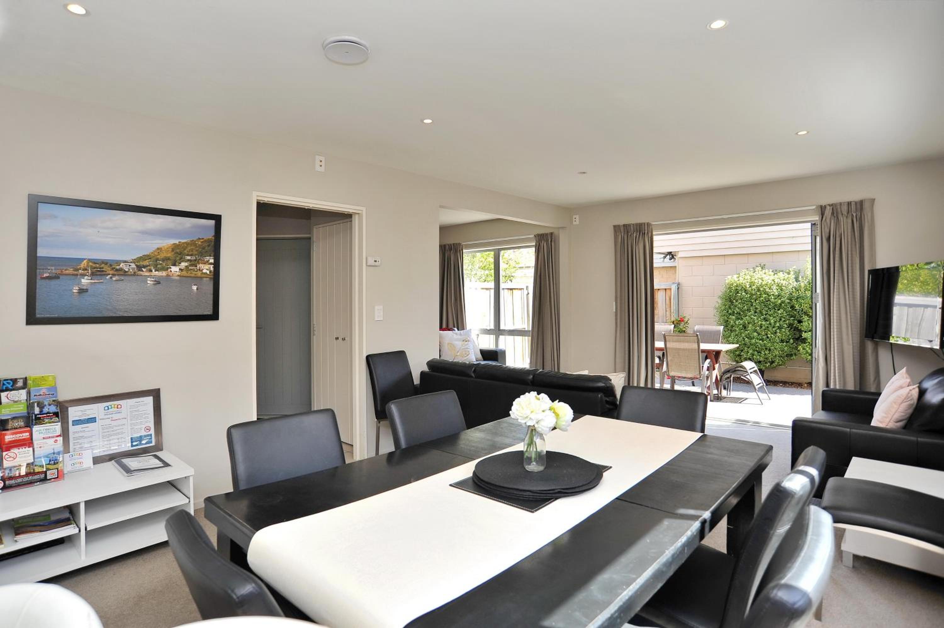 Regents 94B - Christchurch Holiday Homes view 2