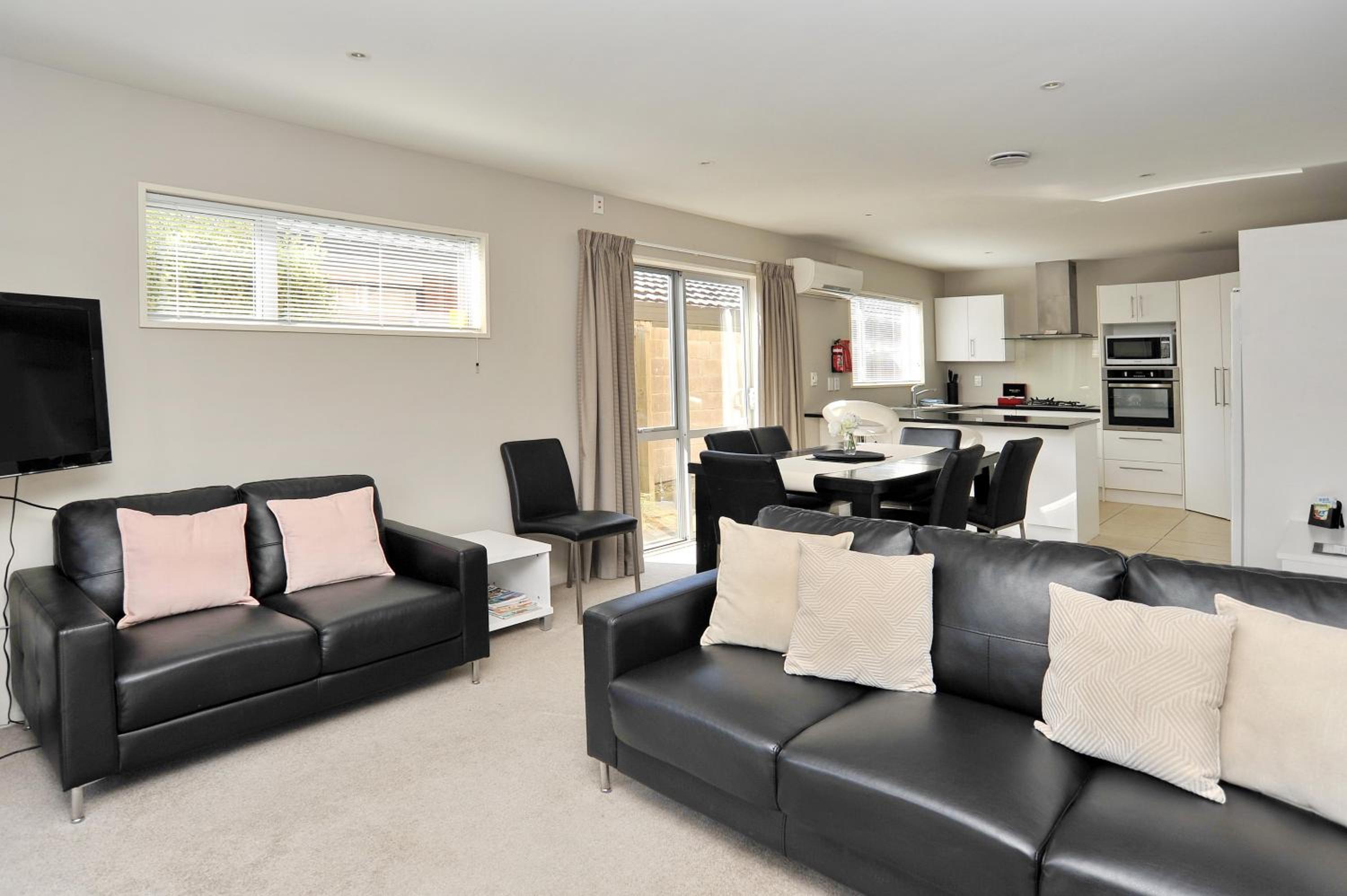 Regents 94B - Christchurch Holiday Homes view 3