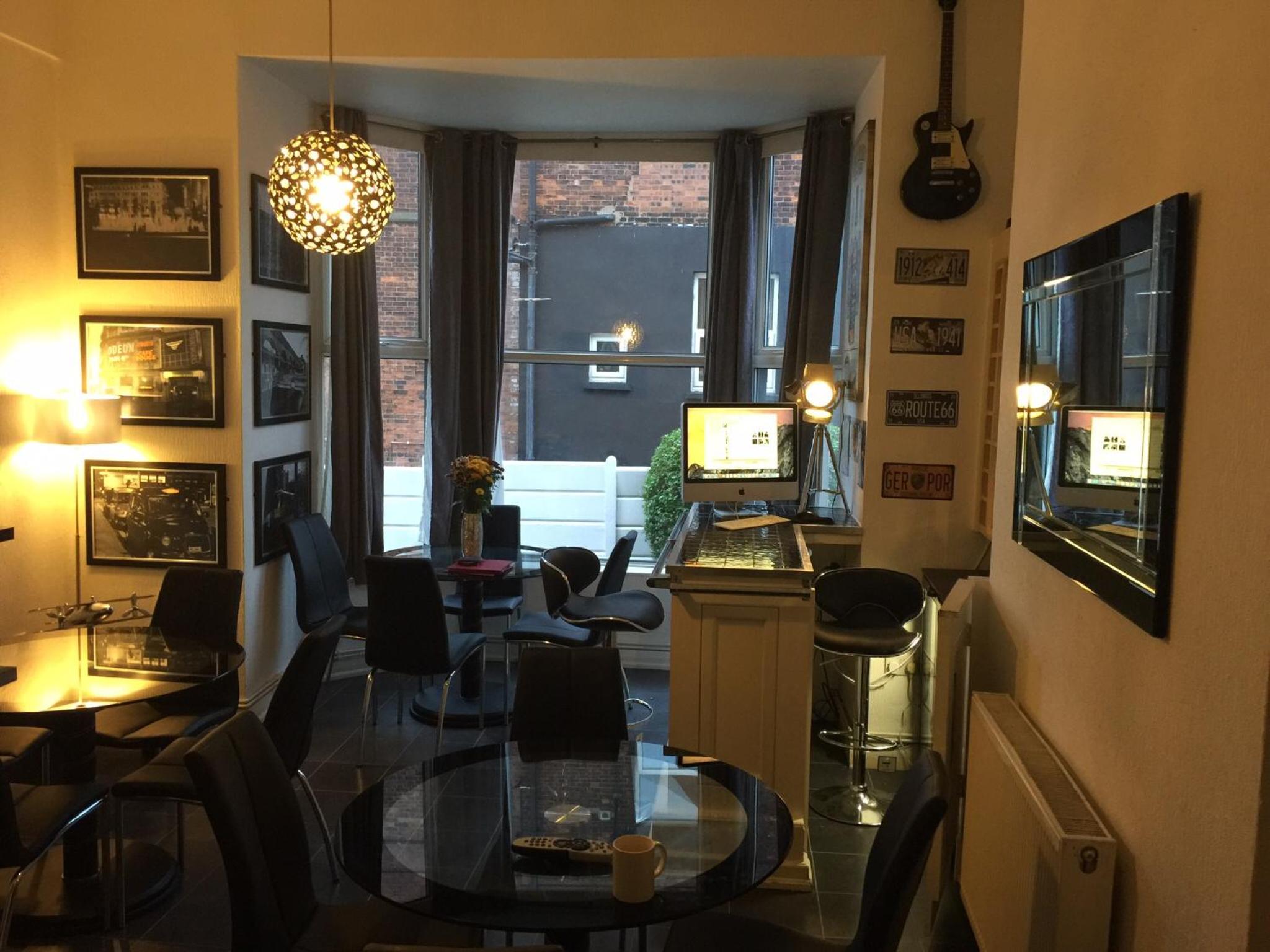Hendham House - Near Etihad Stadium, CoOp Live Arena, AO Arena, Piccadilly Train Station & Manchester City Centre