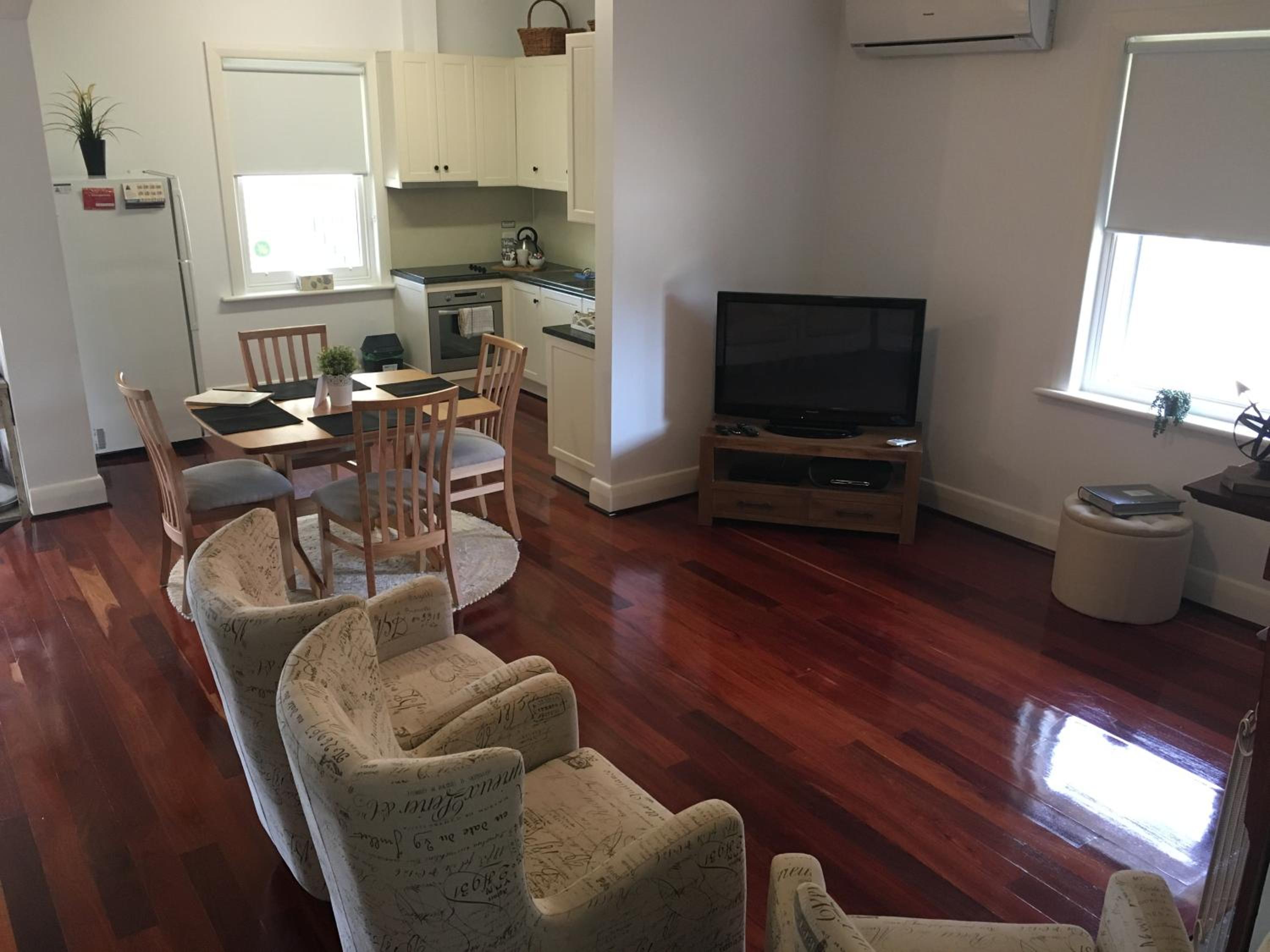 Agnes Cottage Bed & Breakfast