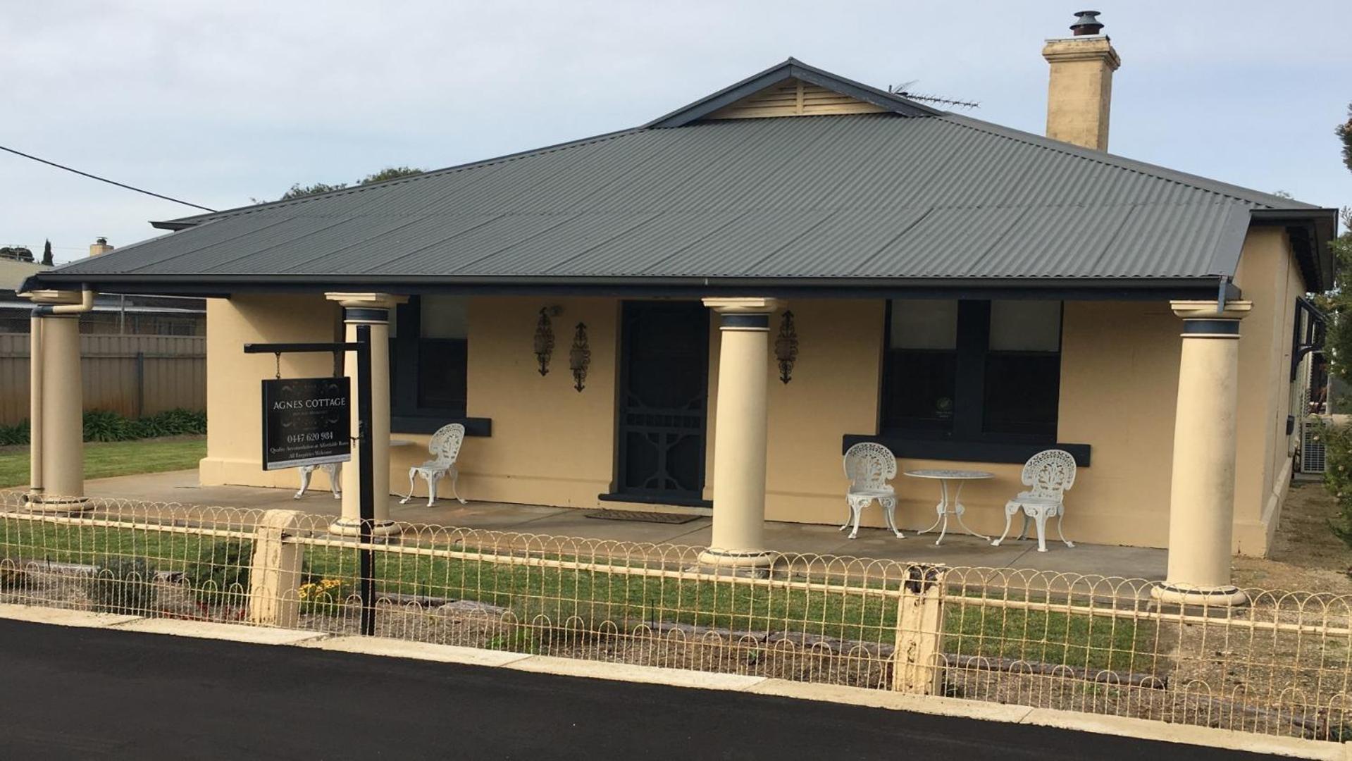 Agnes Cottage Bed & Breakfast