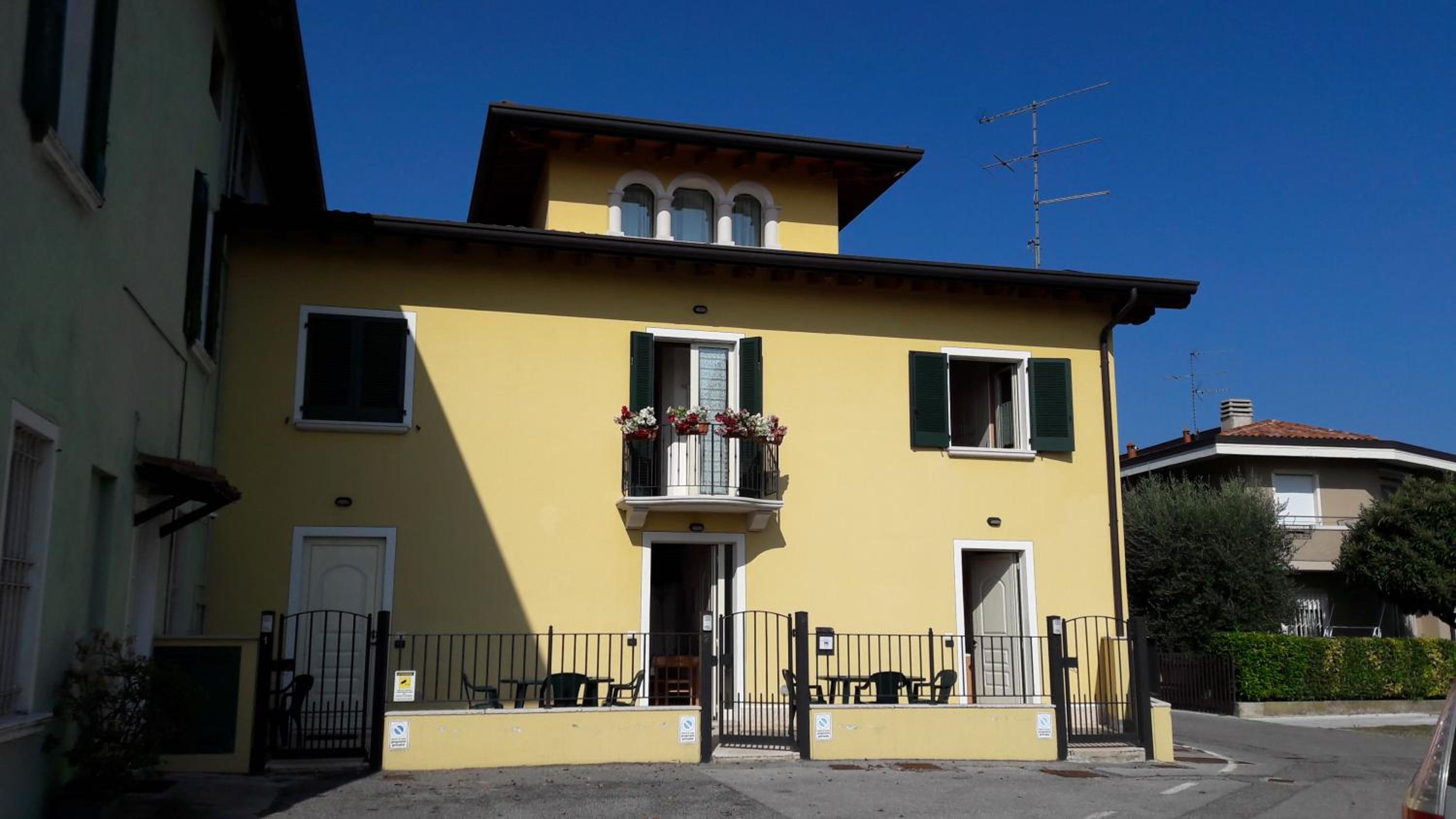 Hotel Appartamenti Esmera - Image 1