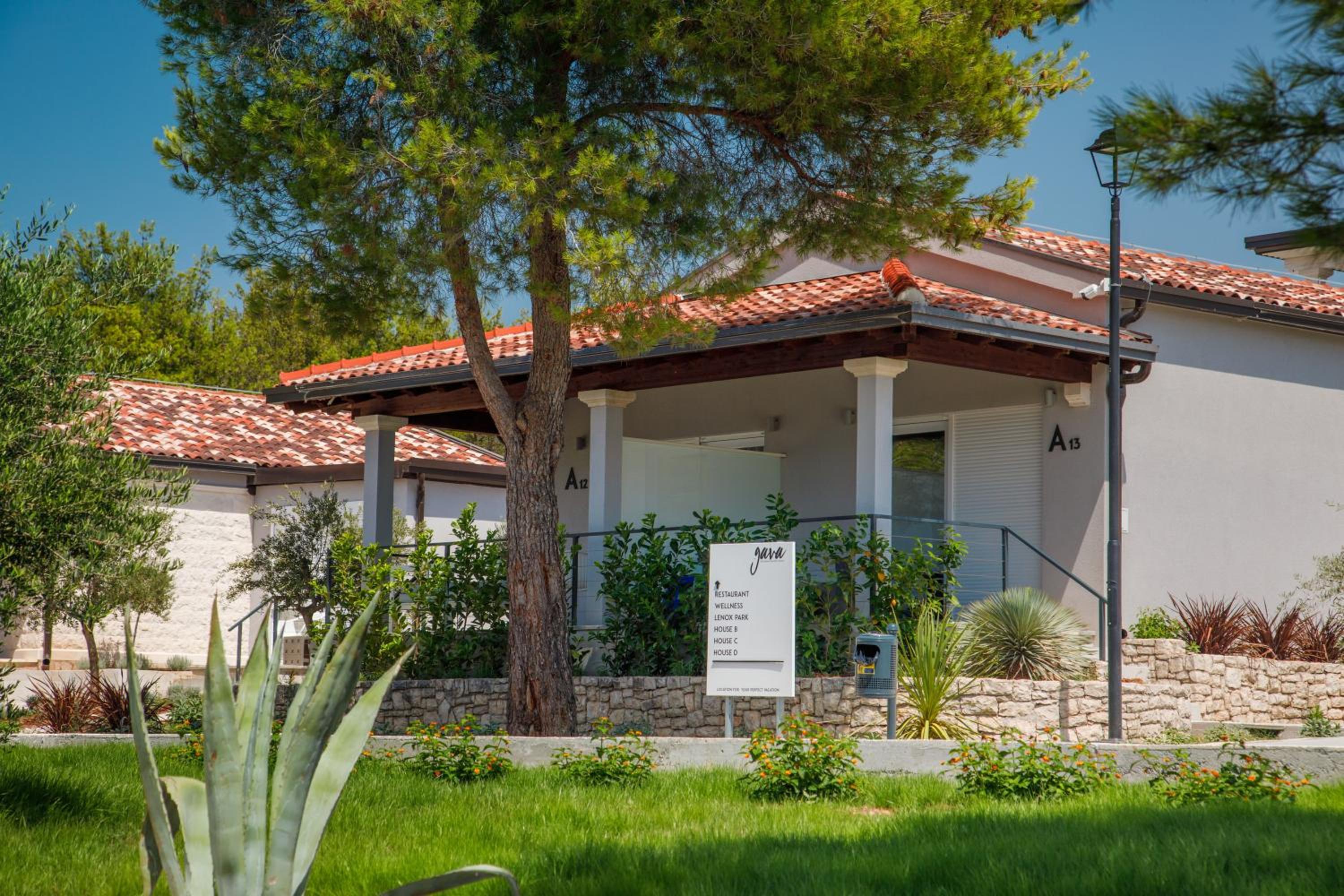 Gava Waterman Milna Resort – All Inclusive