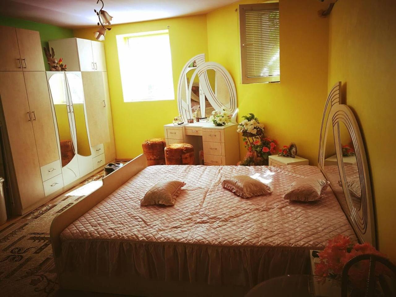 Two Bedroom Townhouse Mika with a private garage