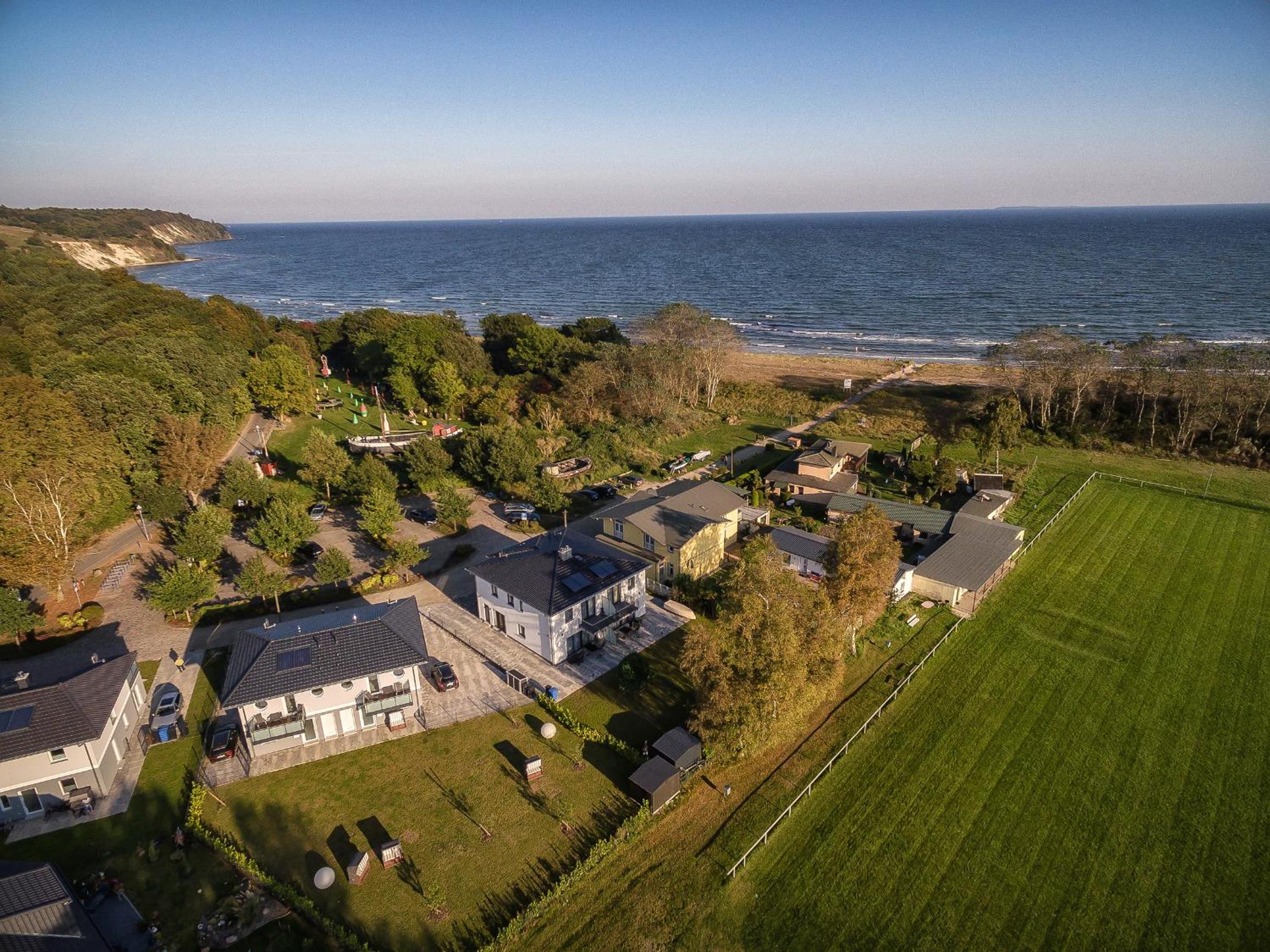 Villa Südstrandperle by Rujana