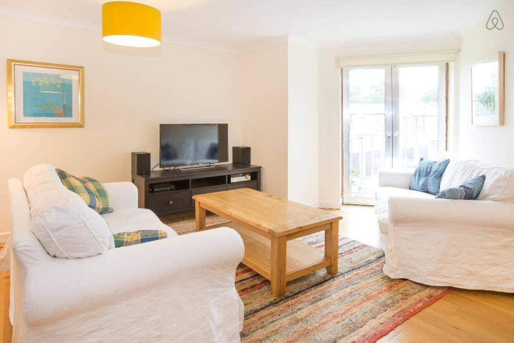 Bright Oxford Apartment view 2