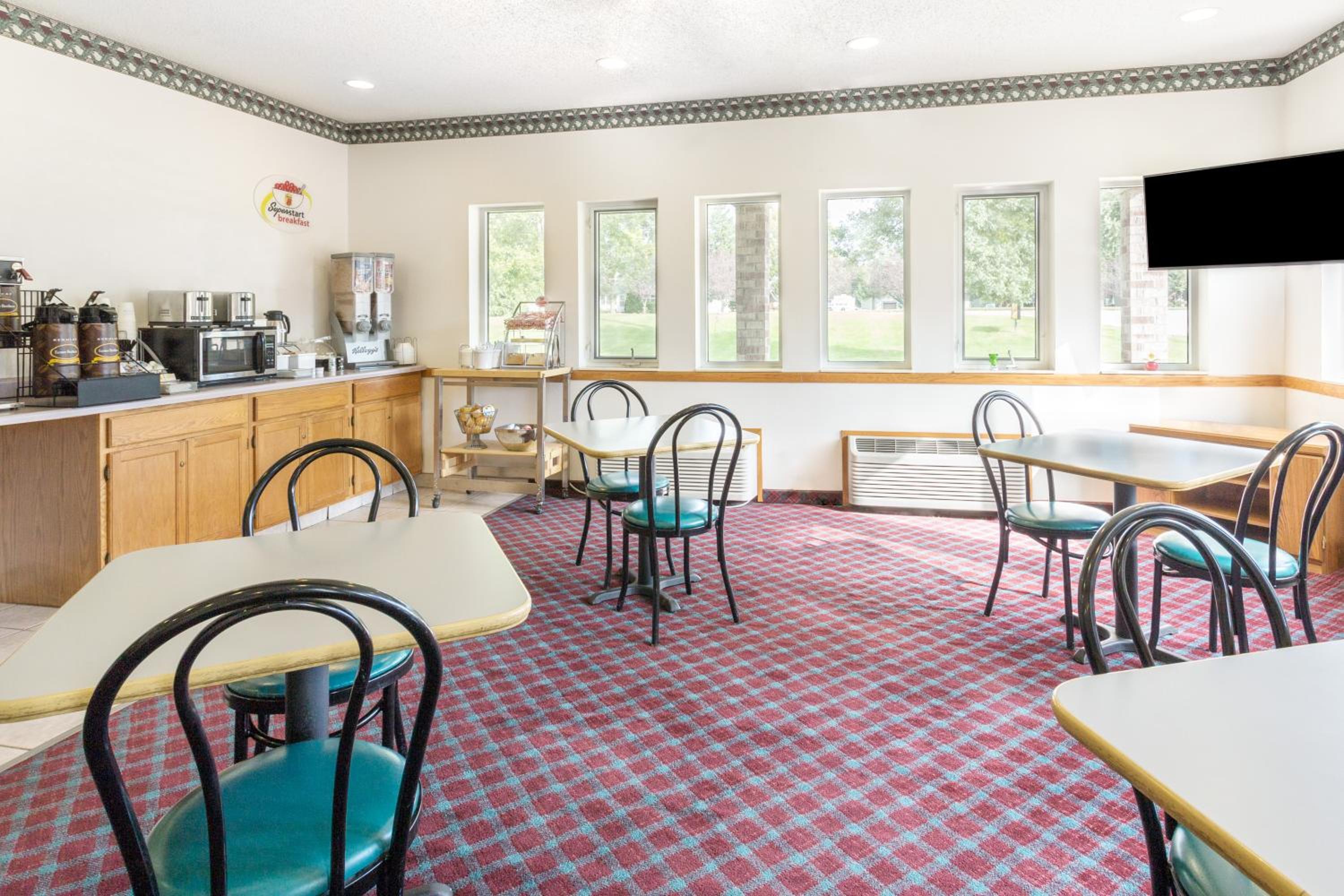 Super 8 by Wyndham Cresco IA