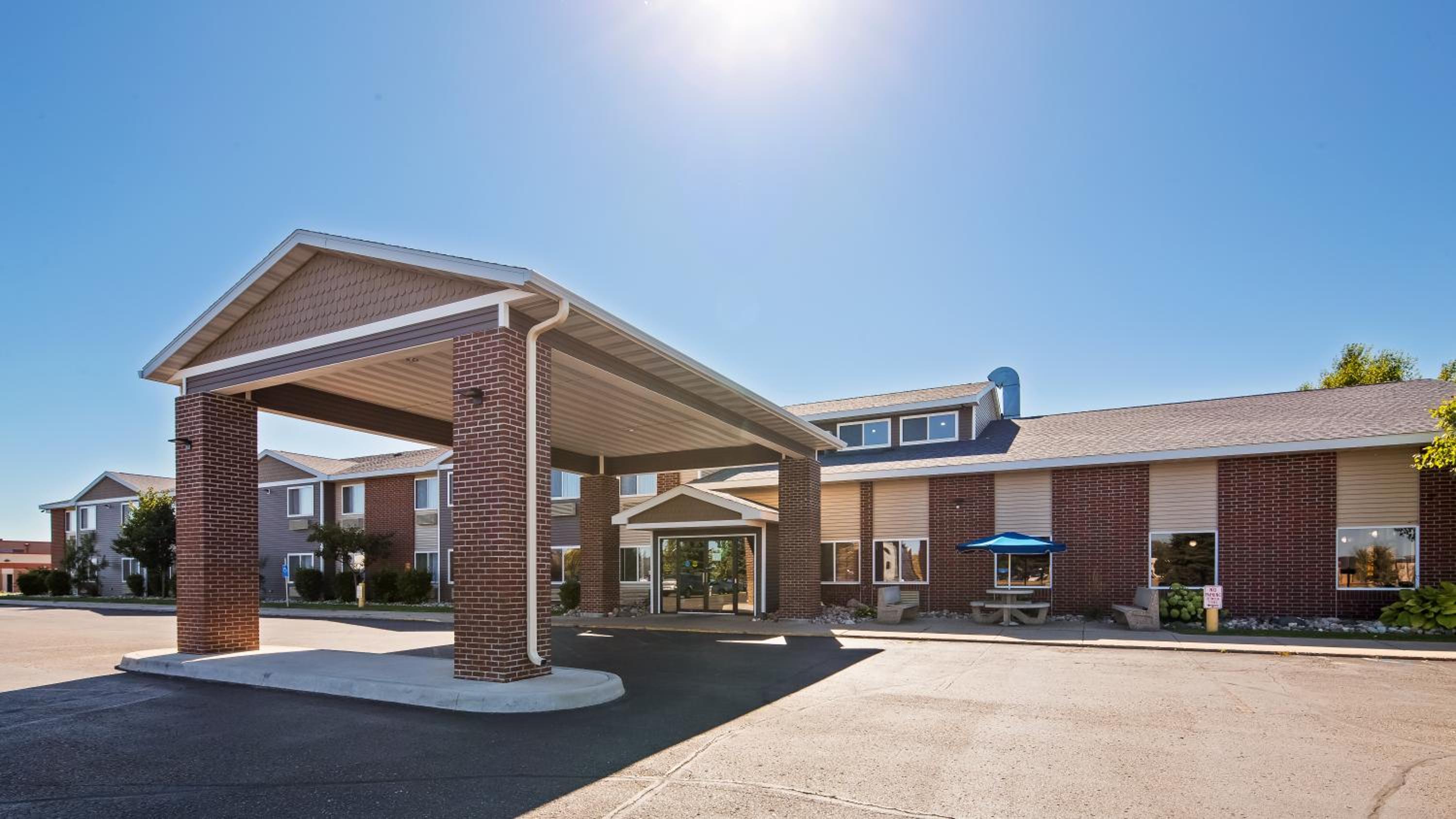 Best Western Alexandria Inn - Property Image 2